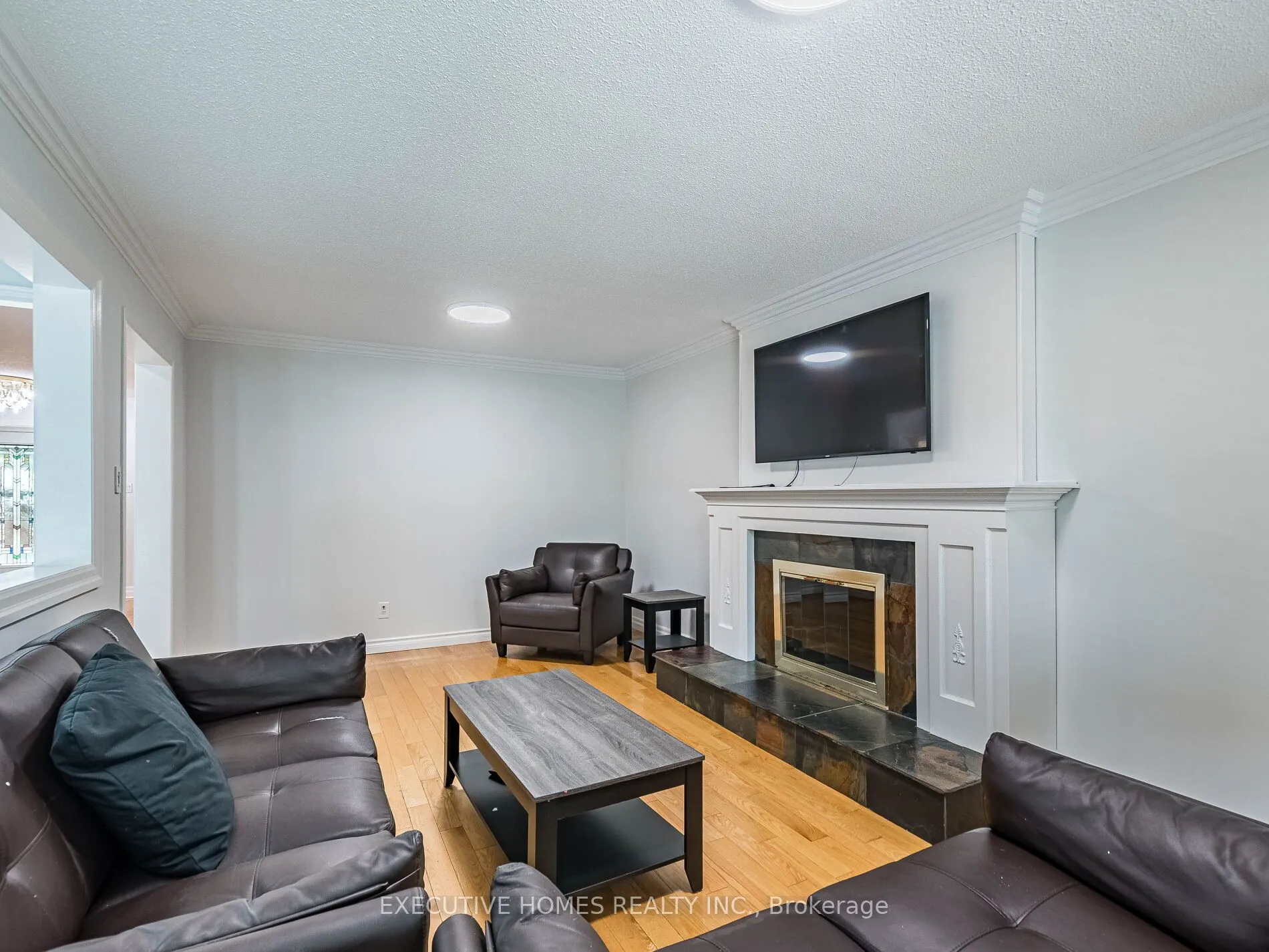 1876 Roy Ivor Crescent