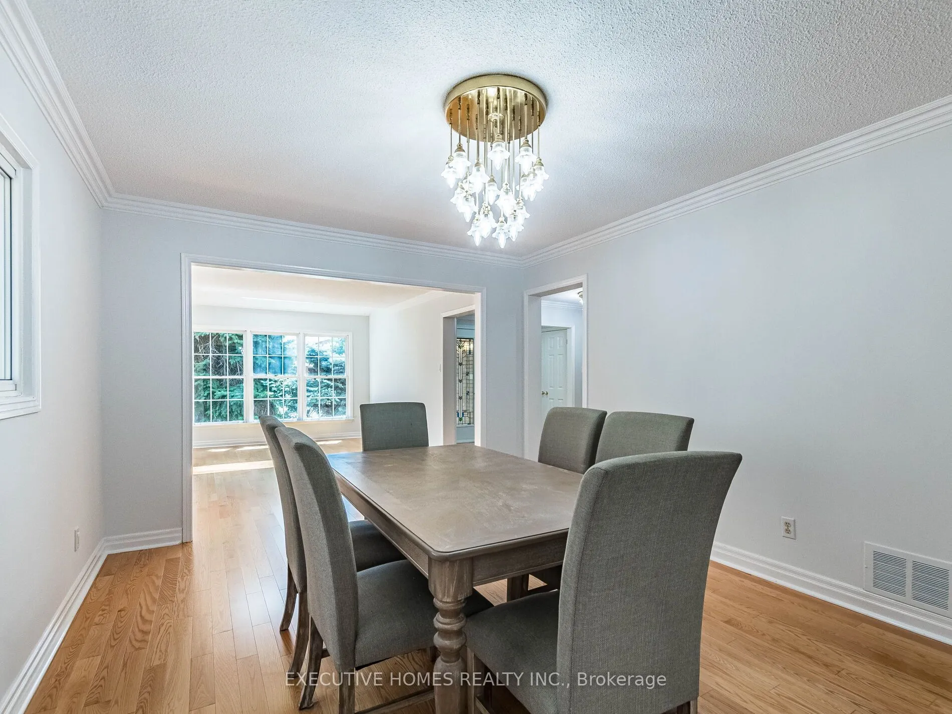 1876 Roy Ivor Crescent
