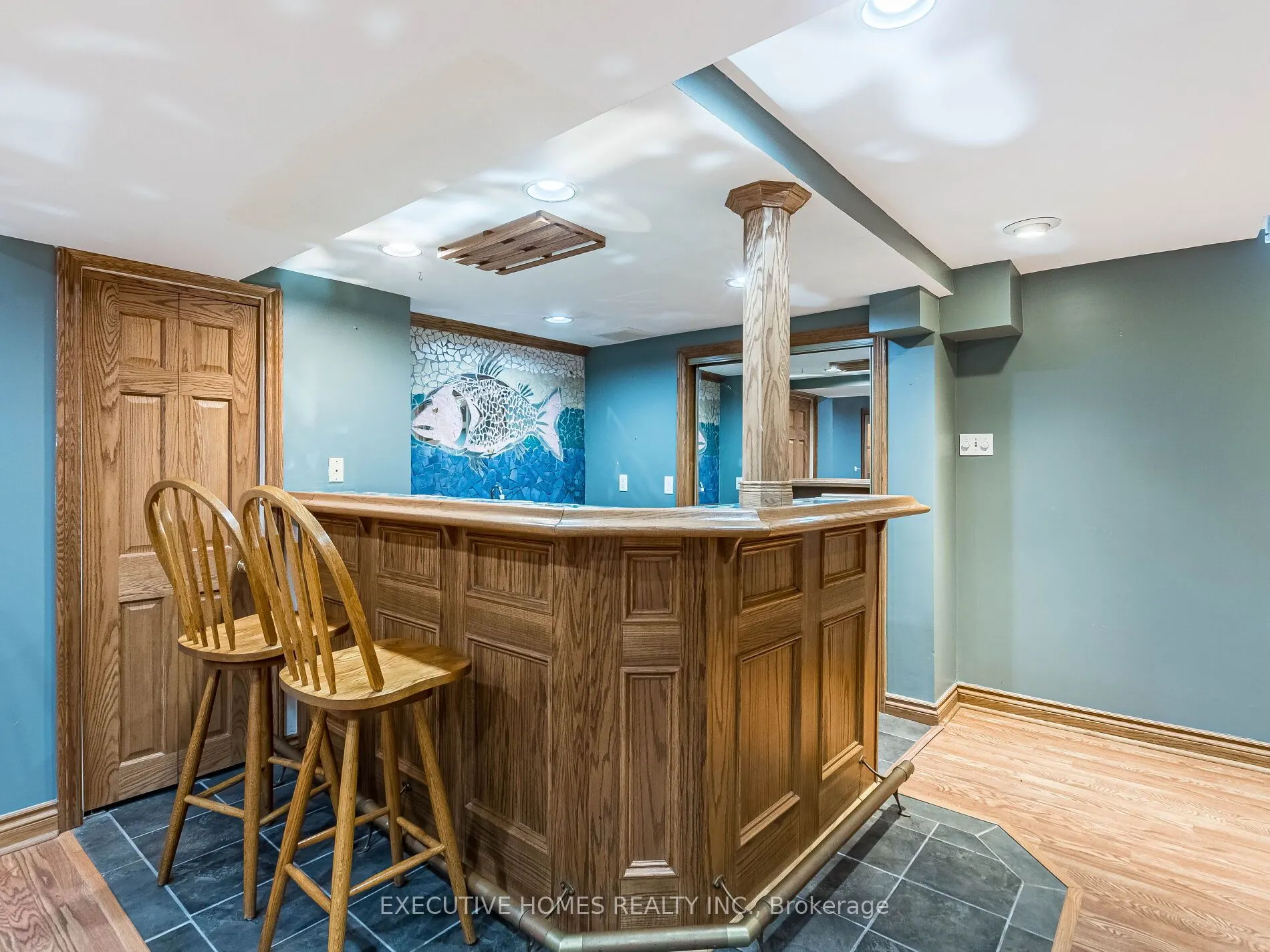 1876 Roy Ivor Crescent