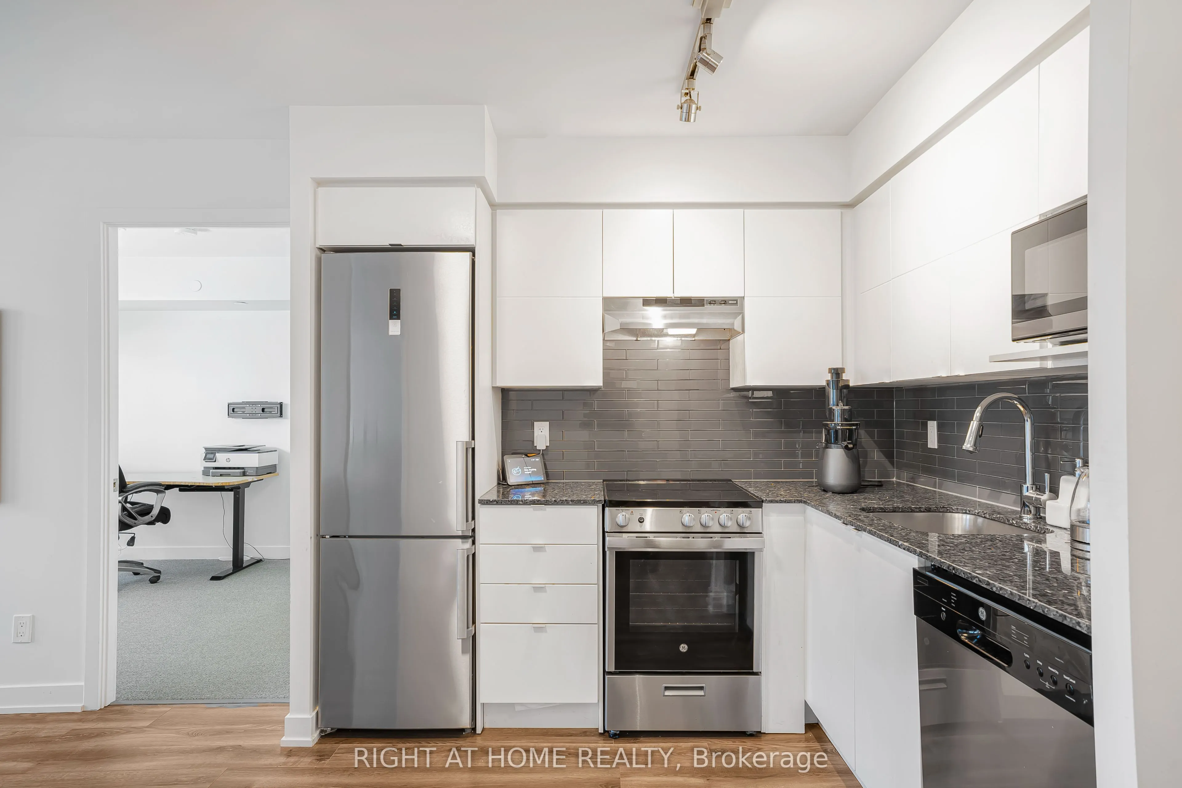 120 Varna Drive, #602