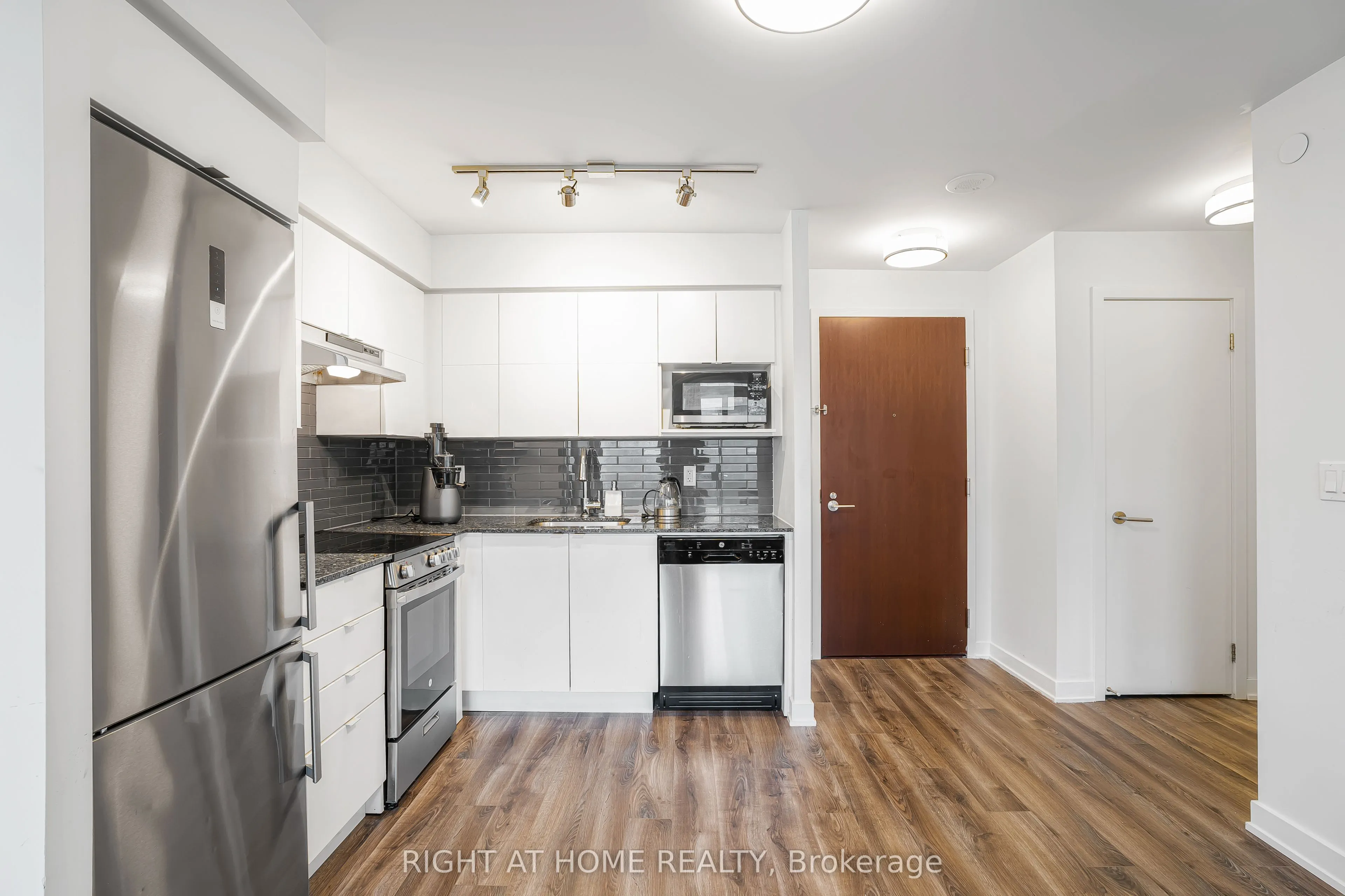 120 Varna Drive, #602