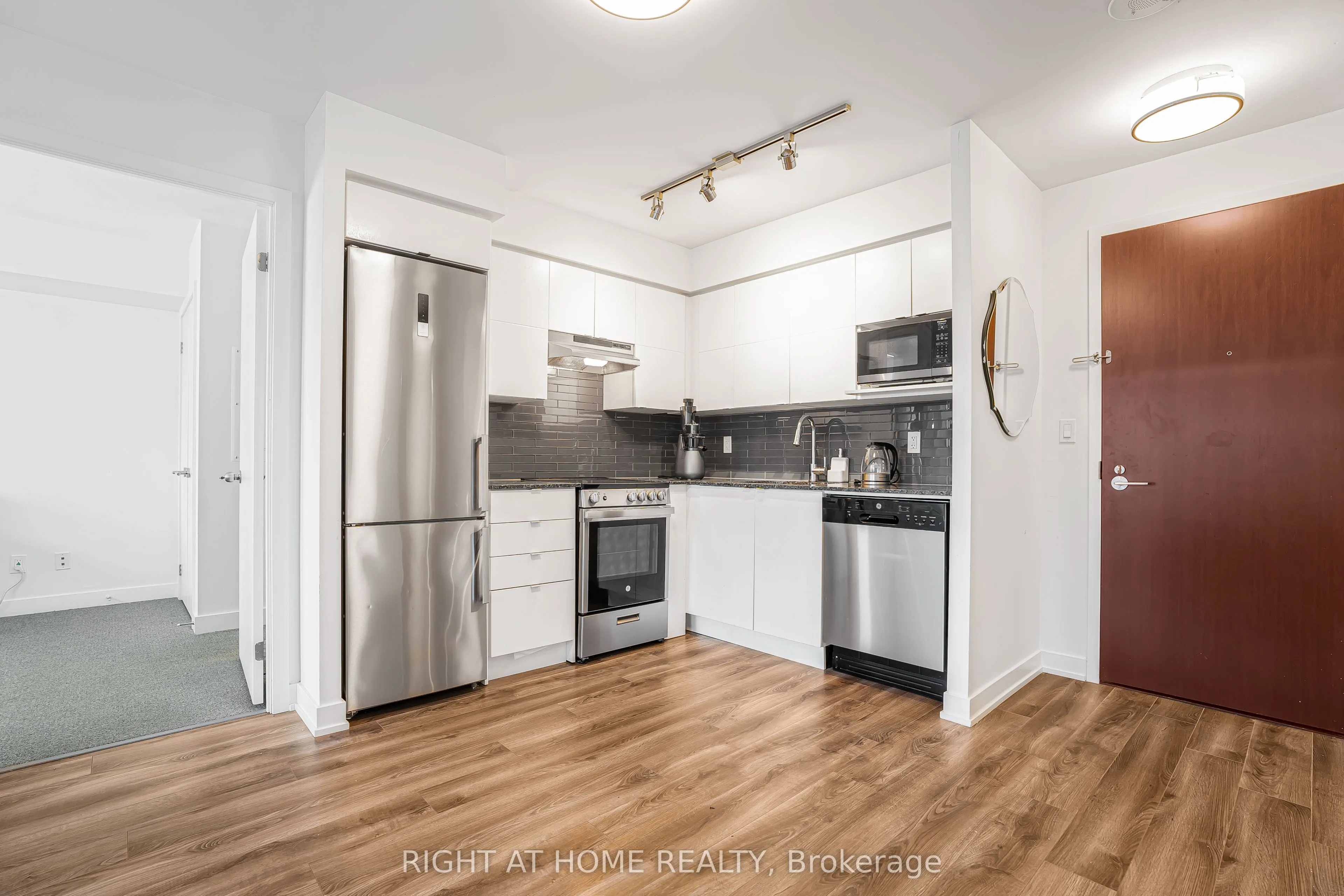 120 Varna Drive, #602