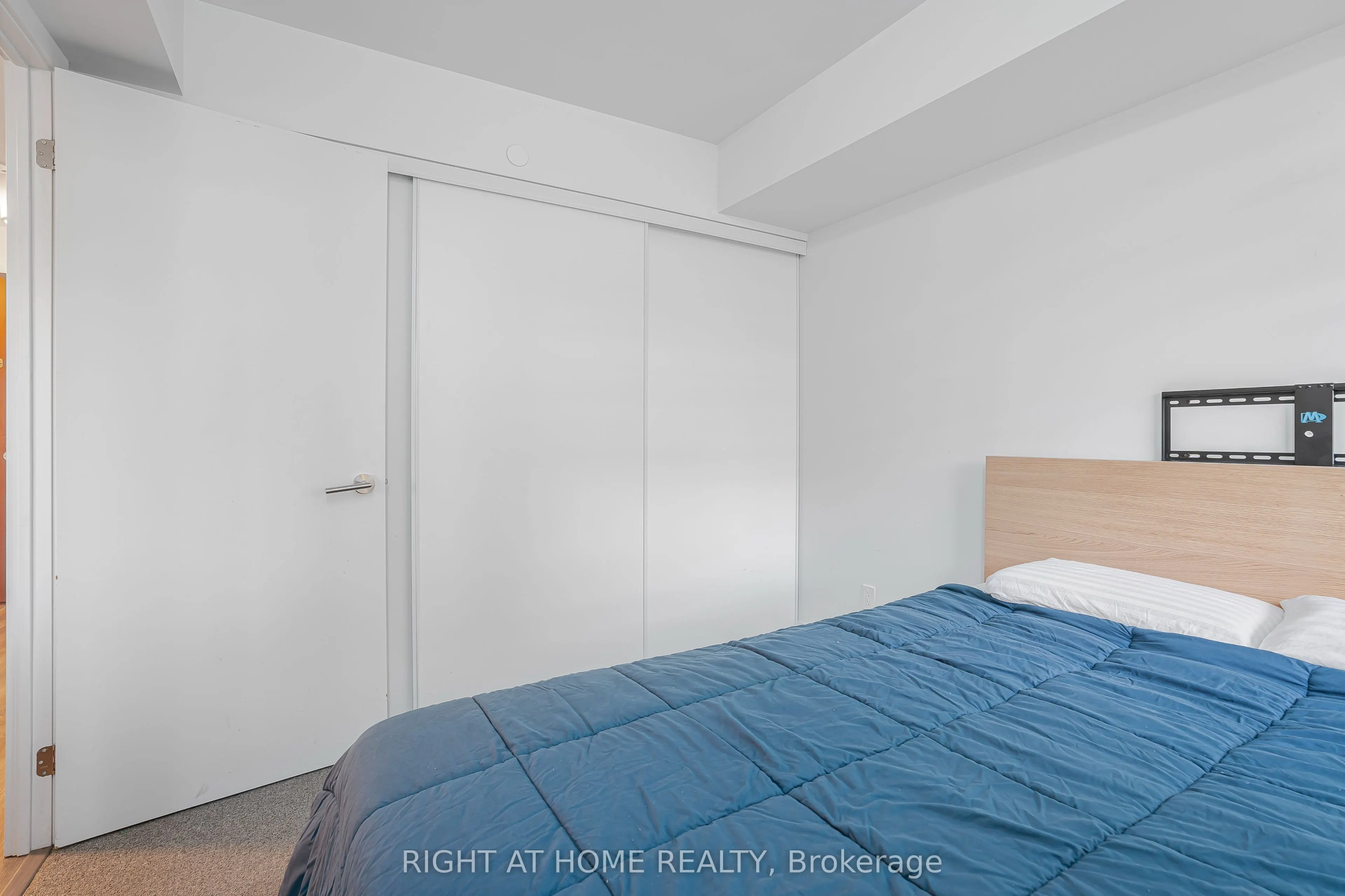 120 Varna Drive, #602