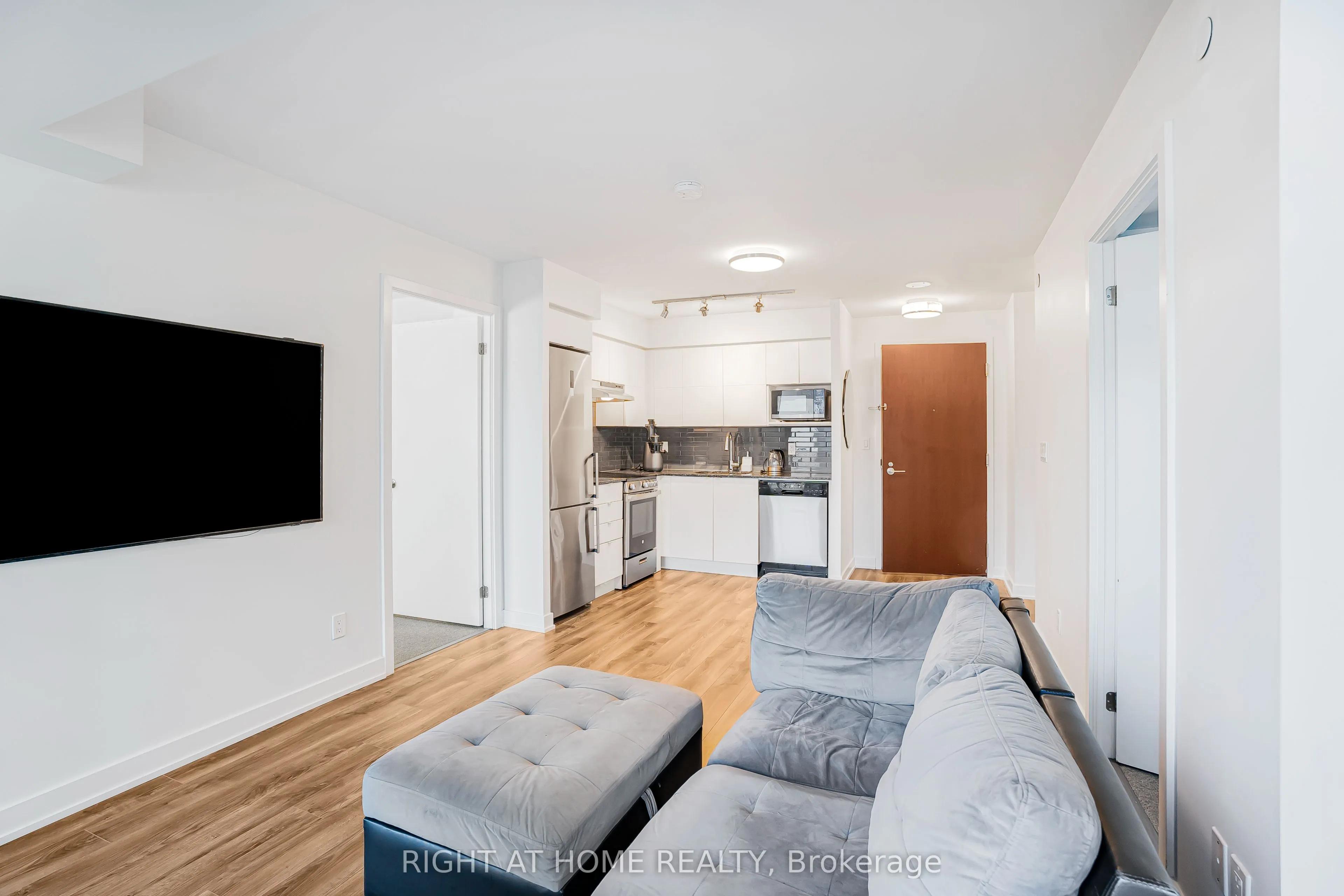 120 Varna Drive, #602
