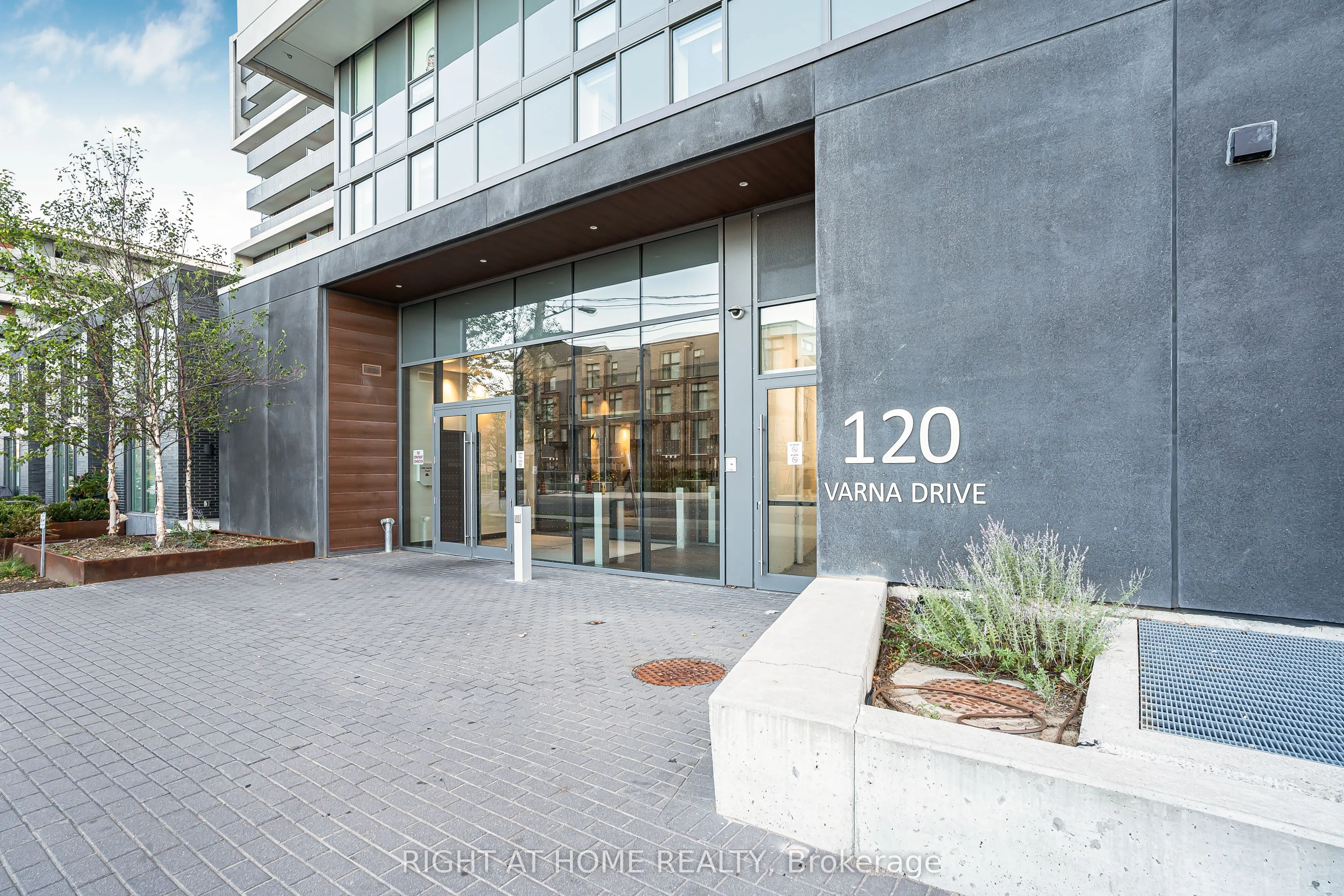 120 Varna Drive, #602
