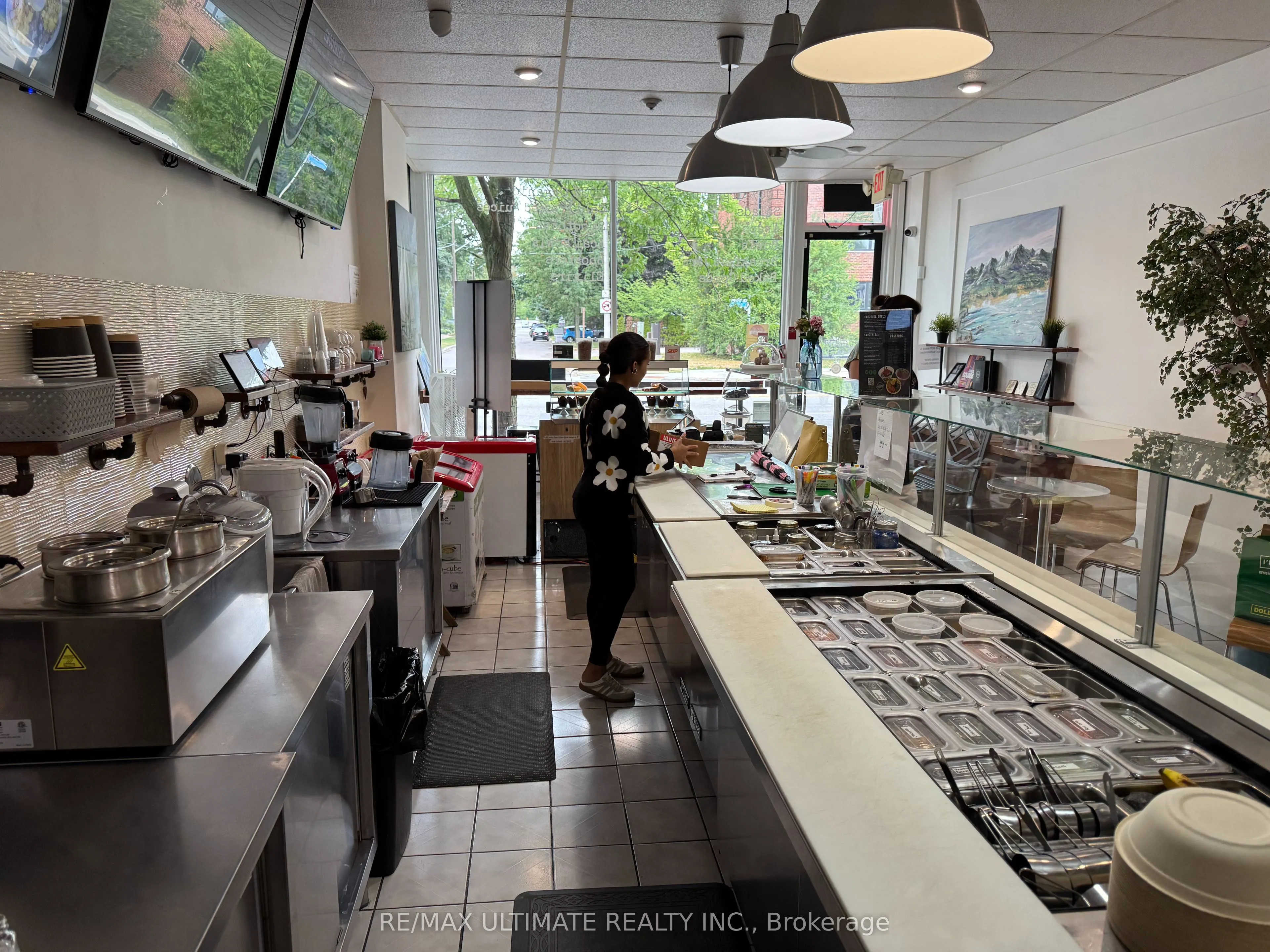 215 LAKESHORE Road E