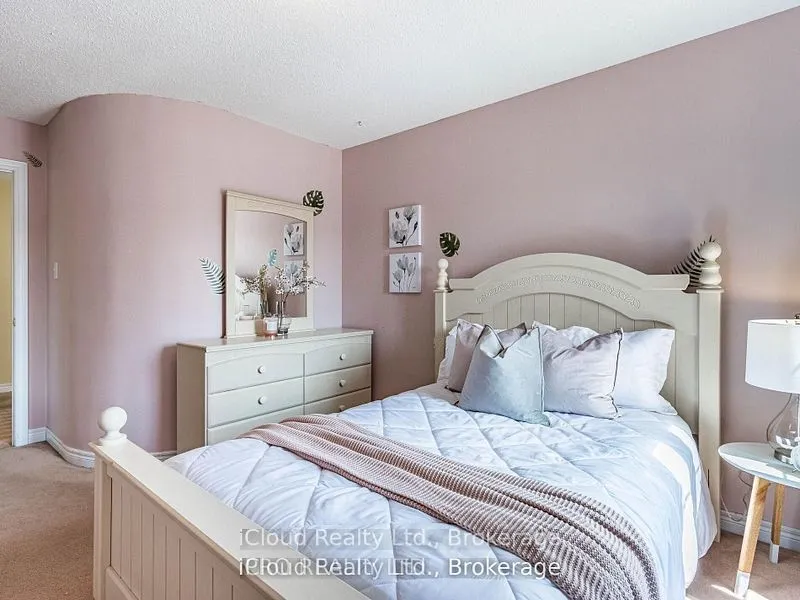 329 Ellwood Drive W