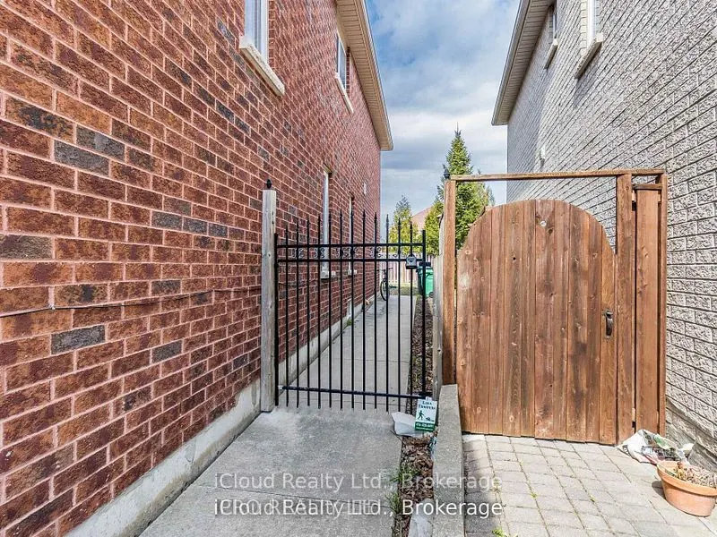 329 Ellwood Drive W
