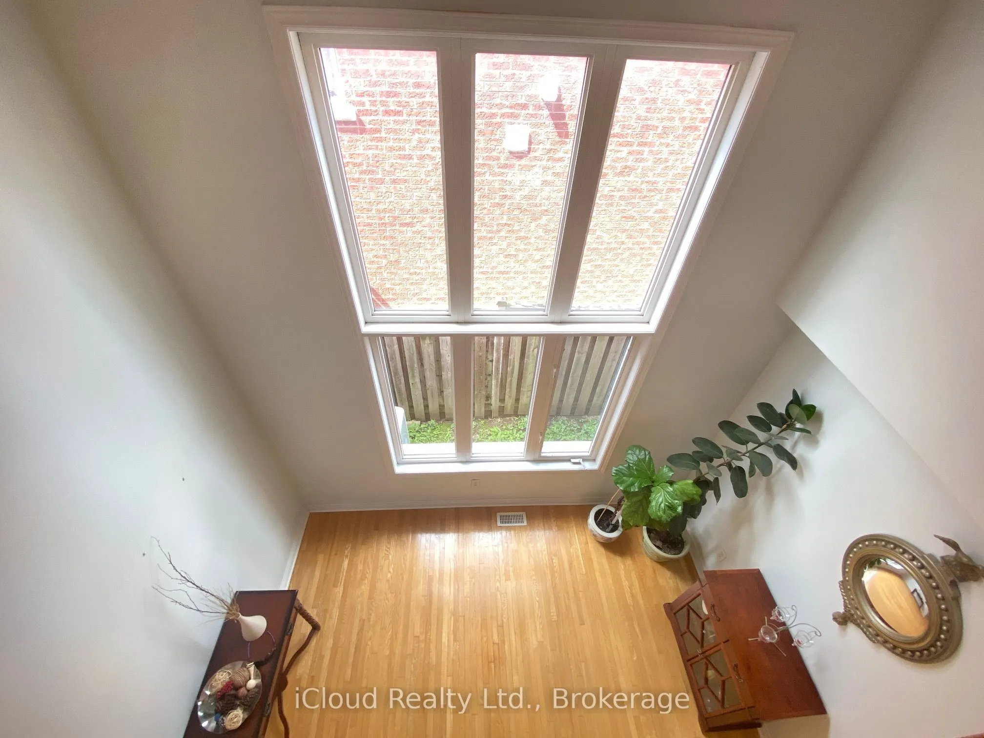 329 Ellwood Drive W