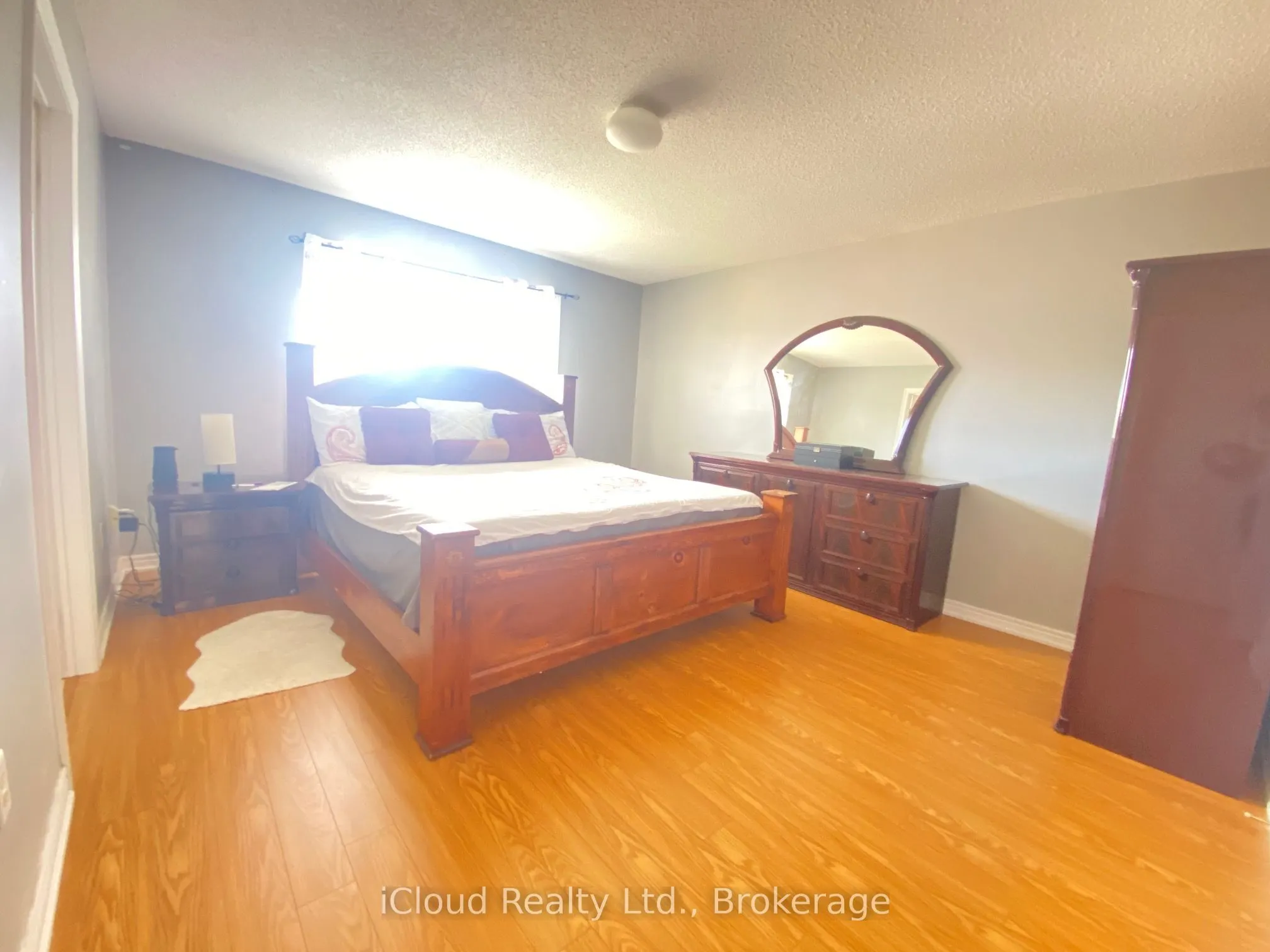 329 Ellwood Drive W