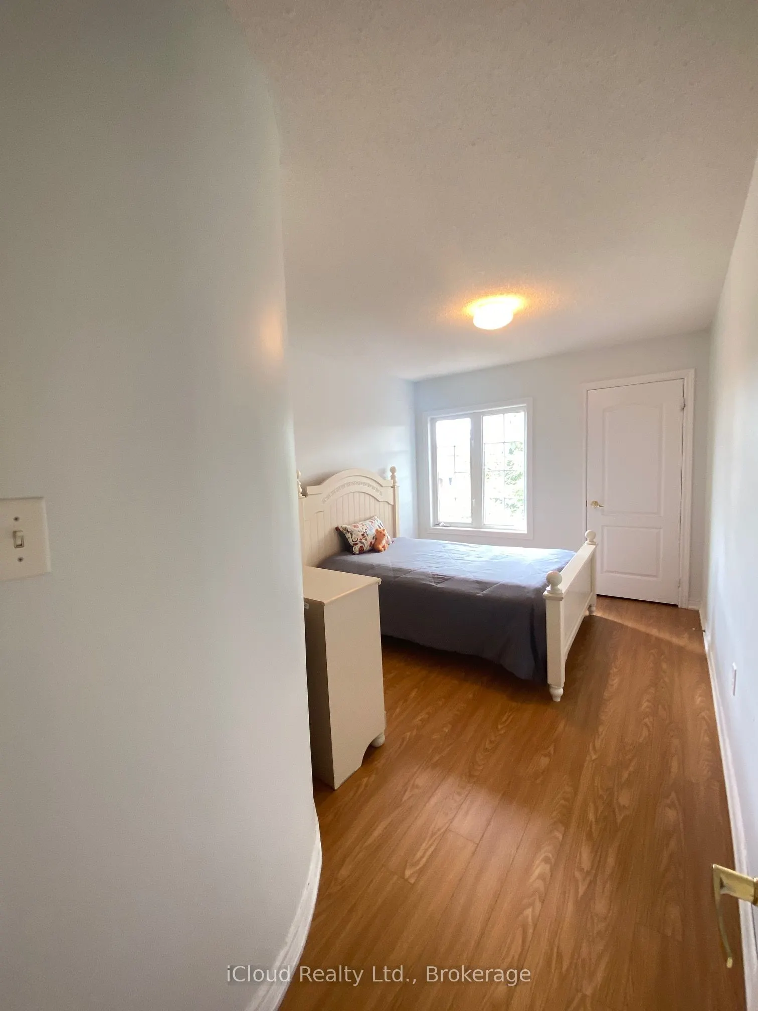 329 Ellwood Drive W