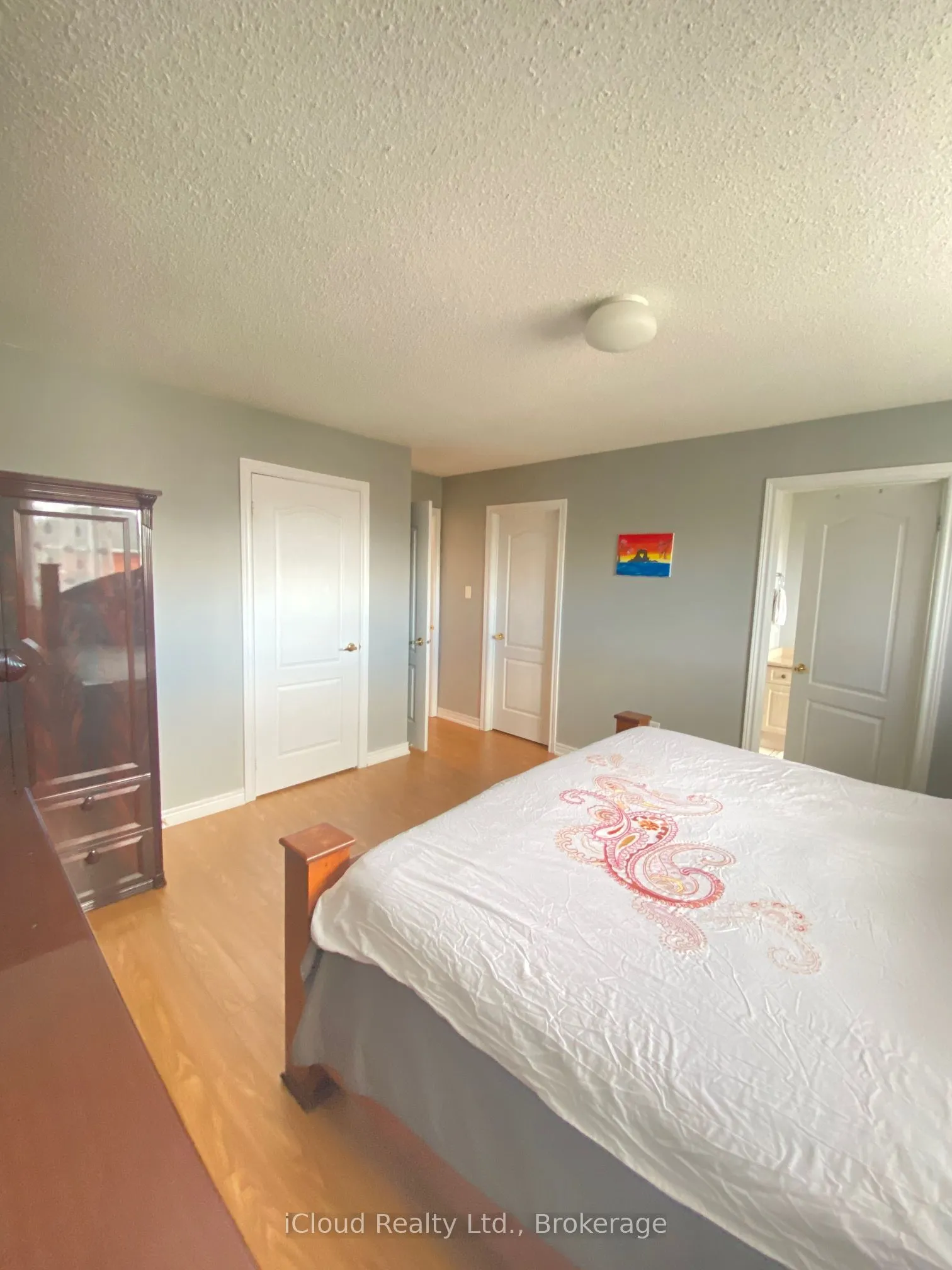 329 Ellwood Drive W