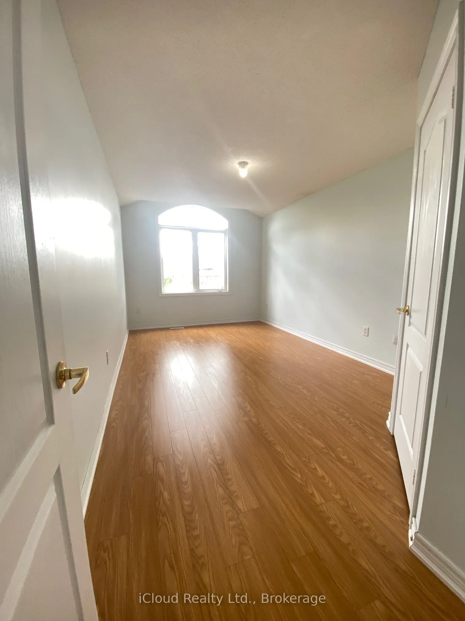 329 Ellwood Drive W