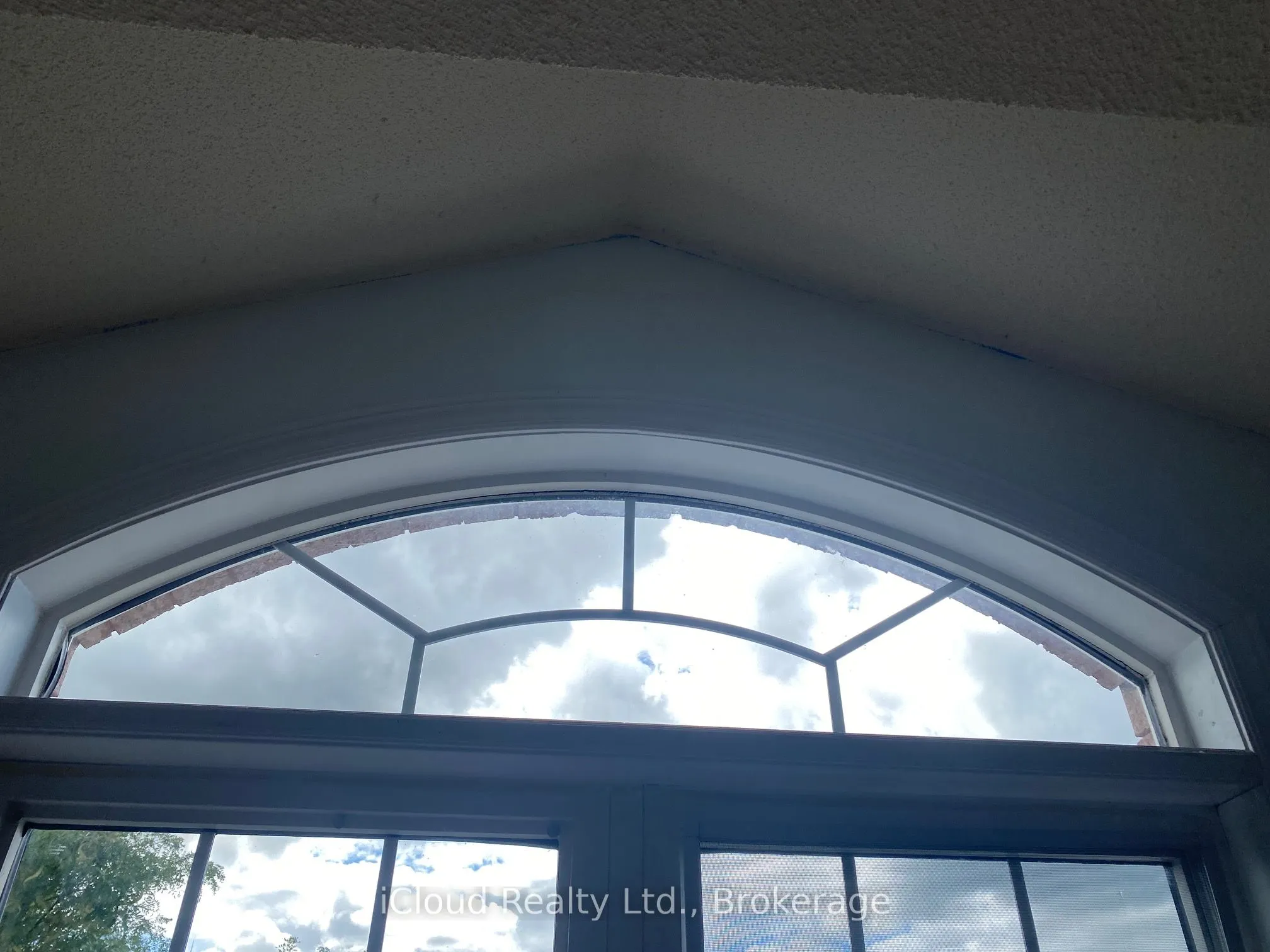 329 Ellwood Drive W