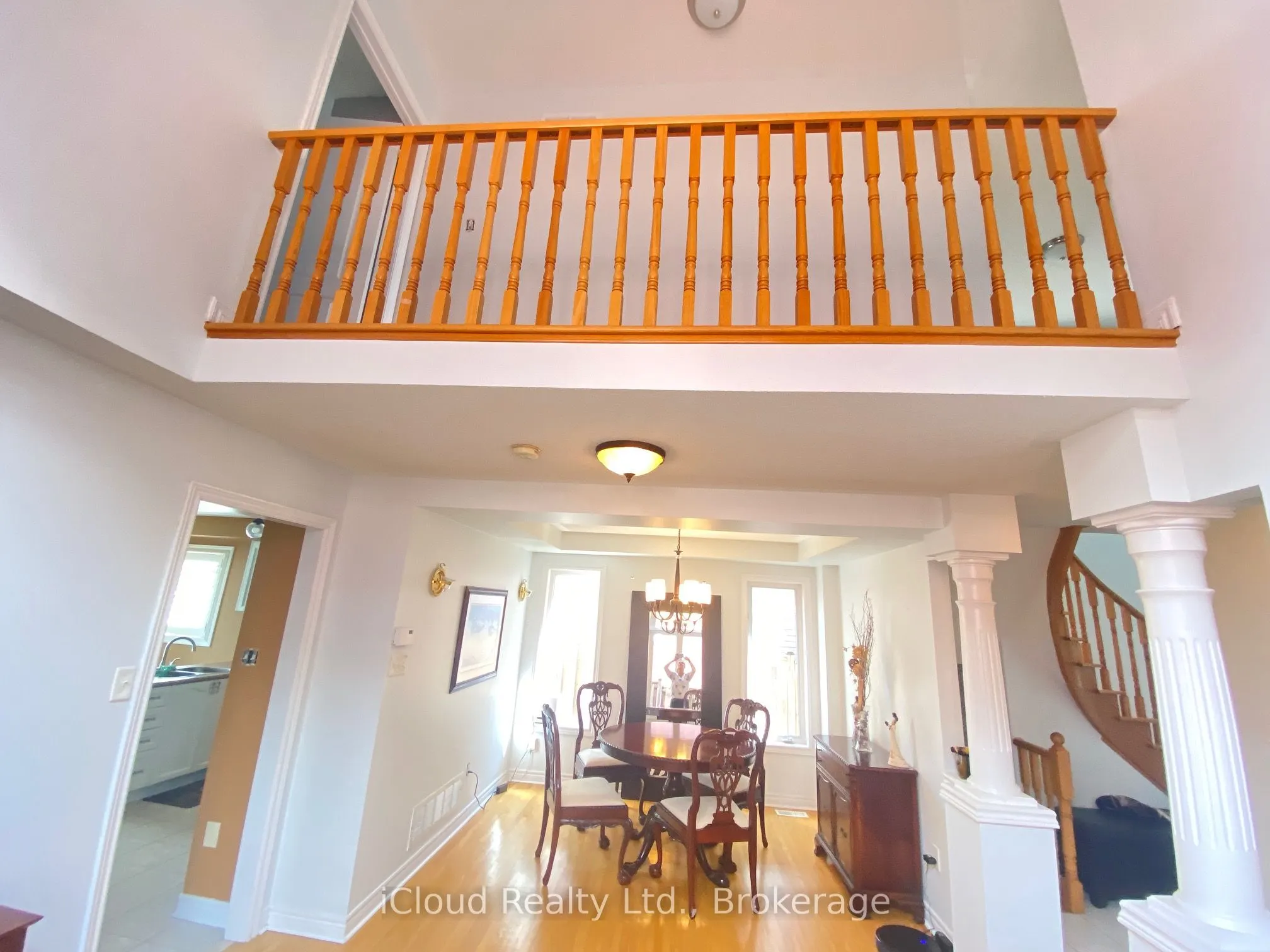 329 Ellwood Drive W