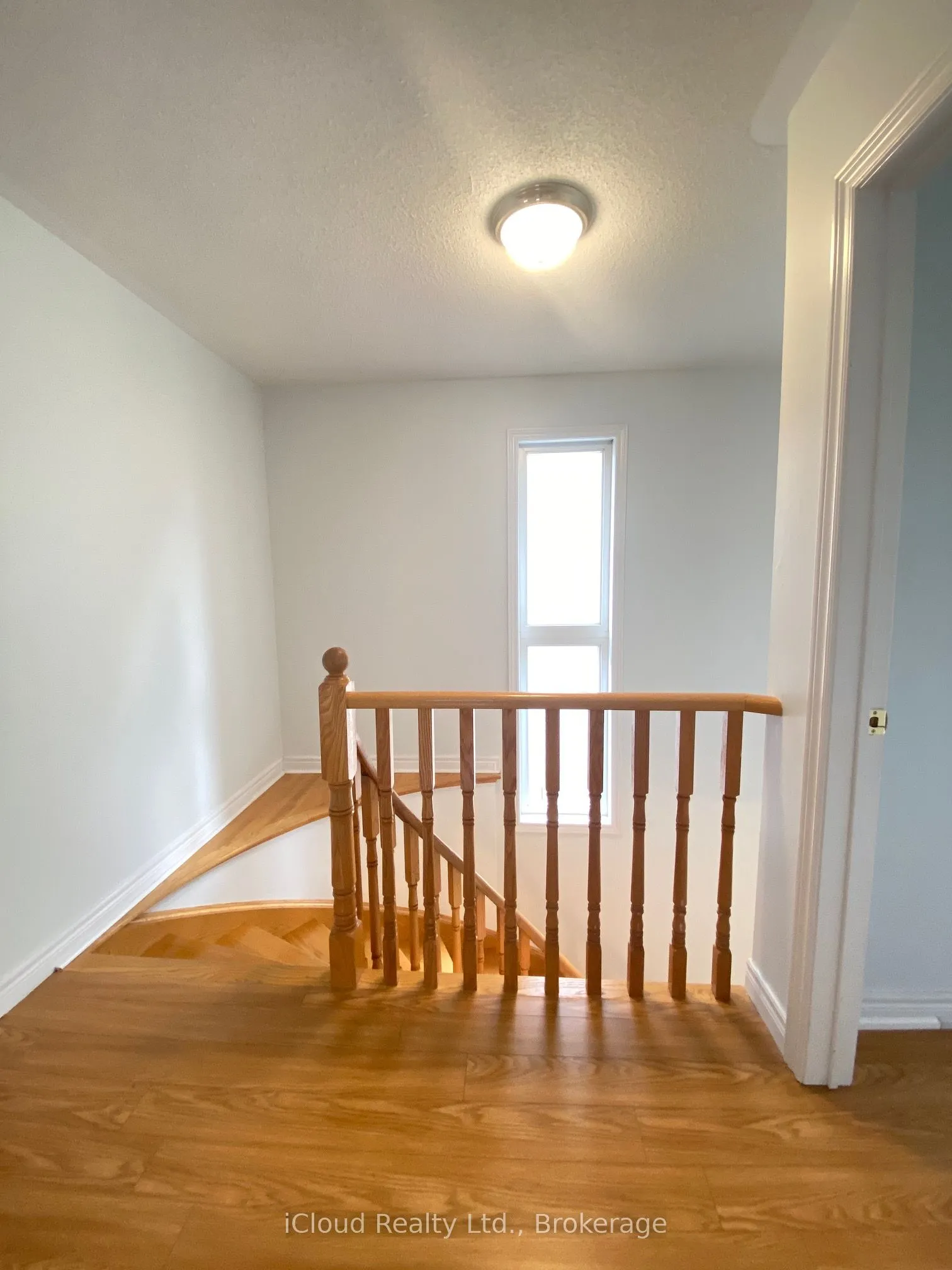 329 Ellwood Drive W