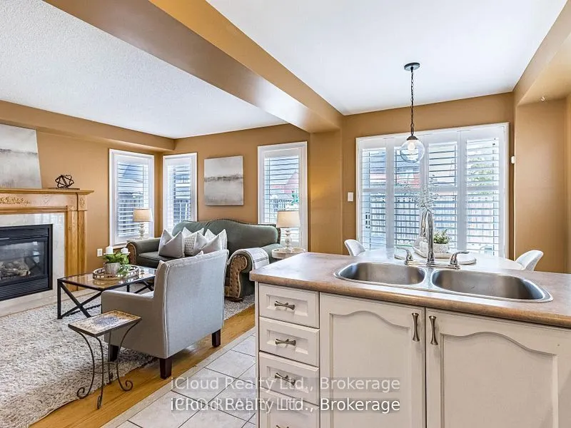 329 Ellwood Drive W