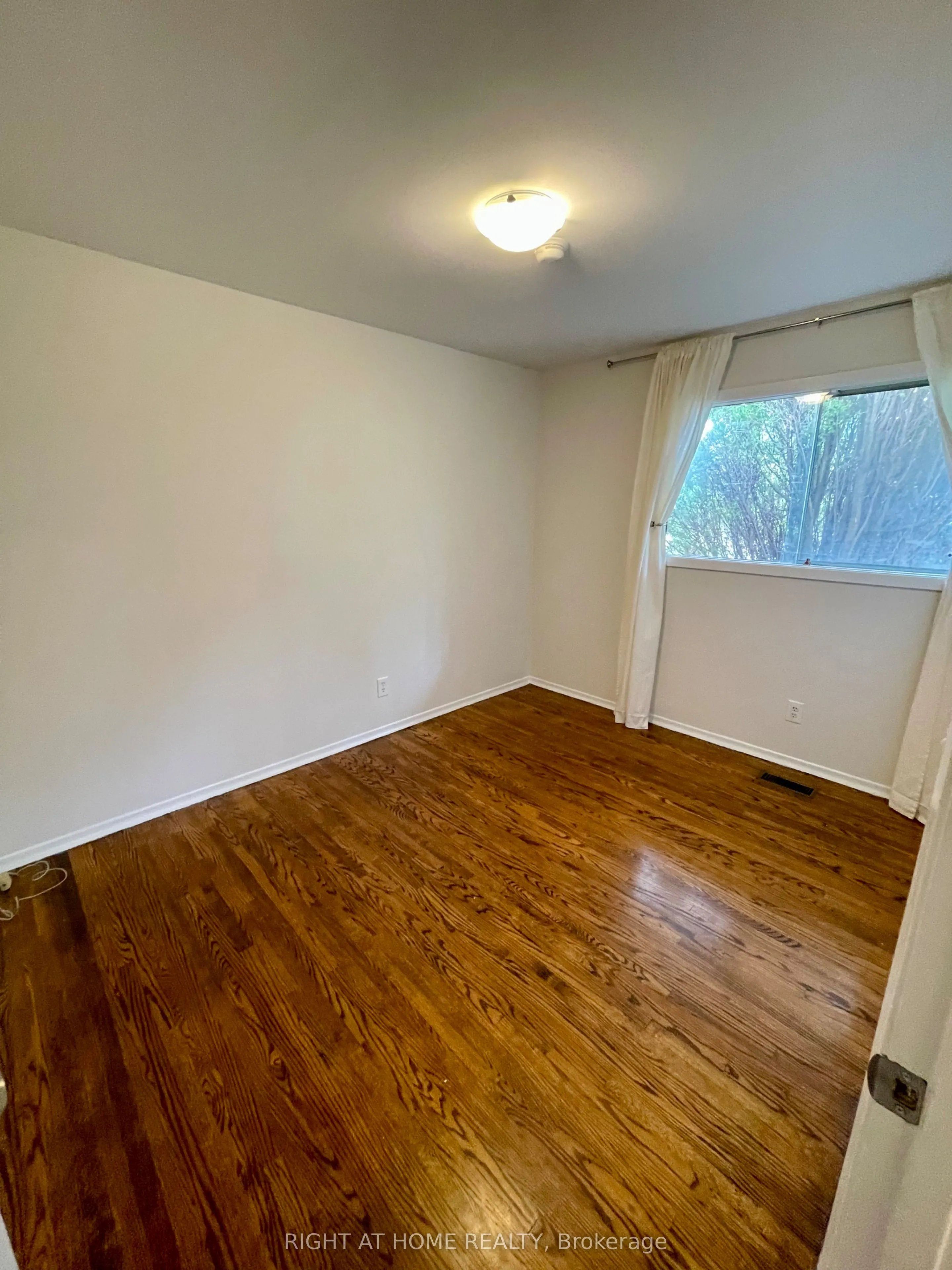 1382 Gainsborough Drive