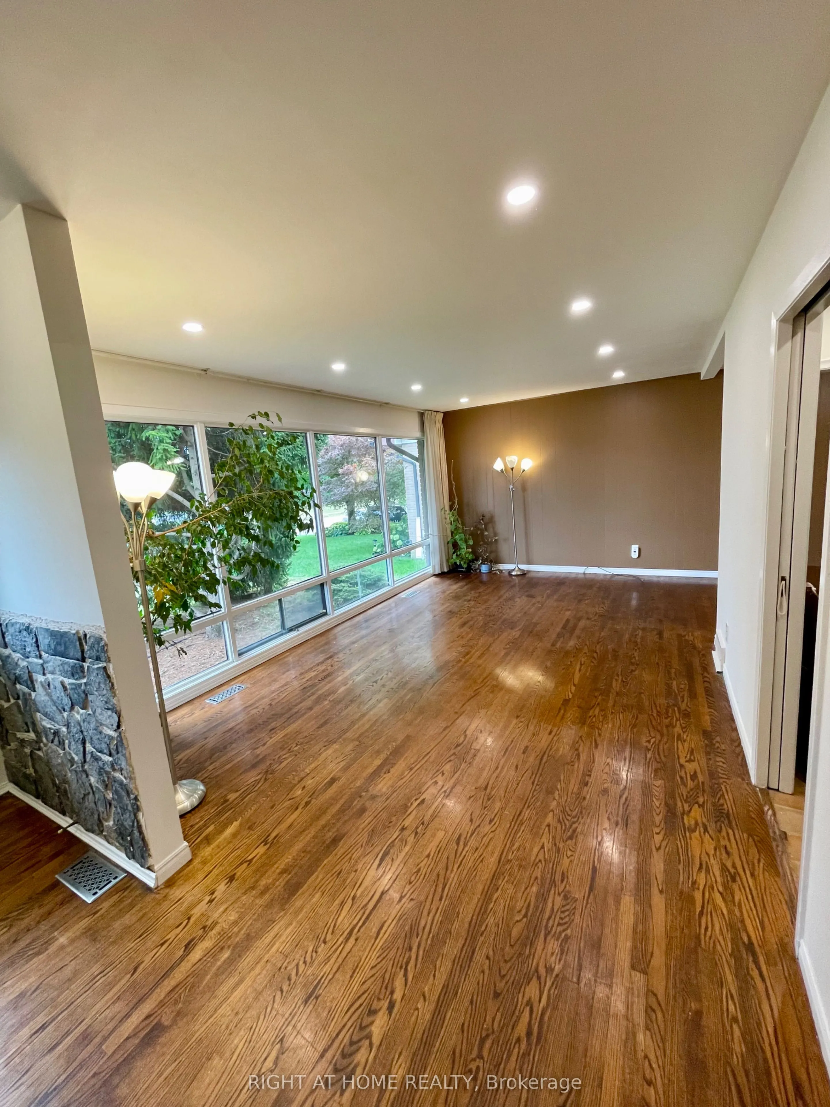 1382 Gainsborough Drive
