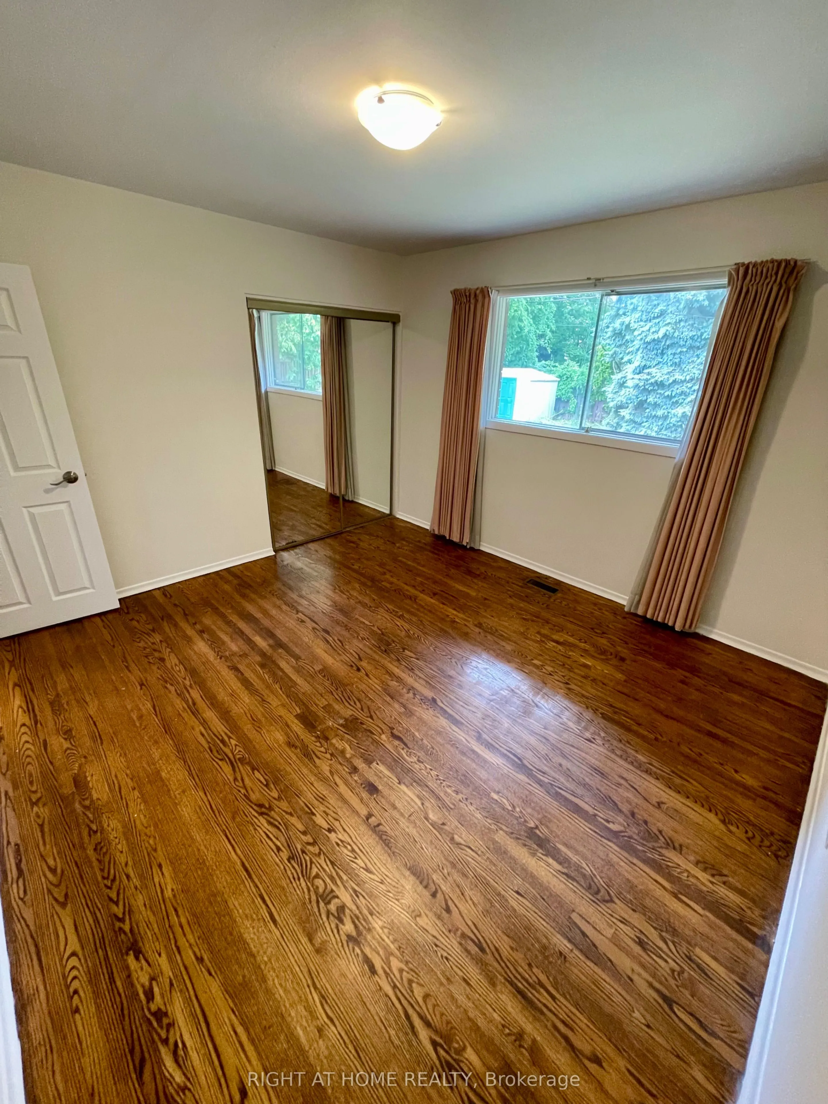 1382 Gainsborough Drive