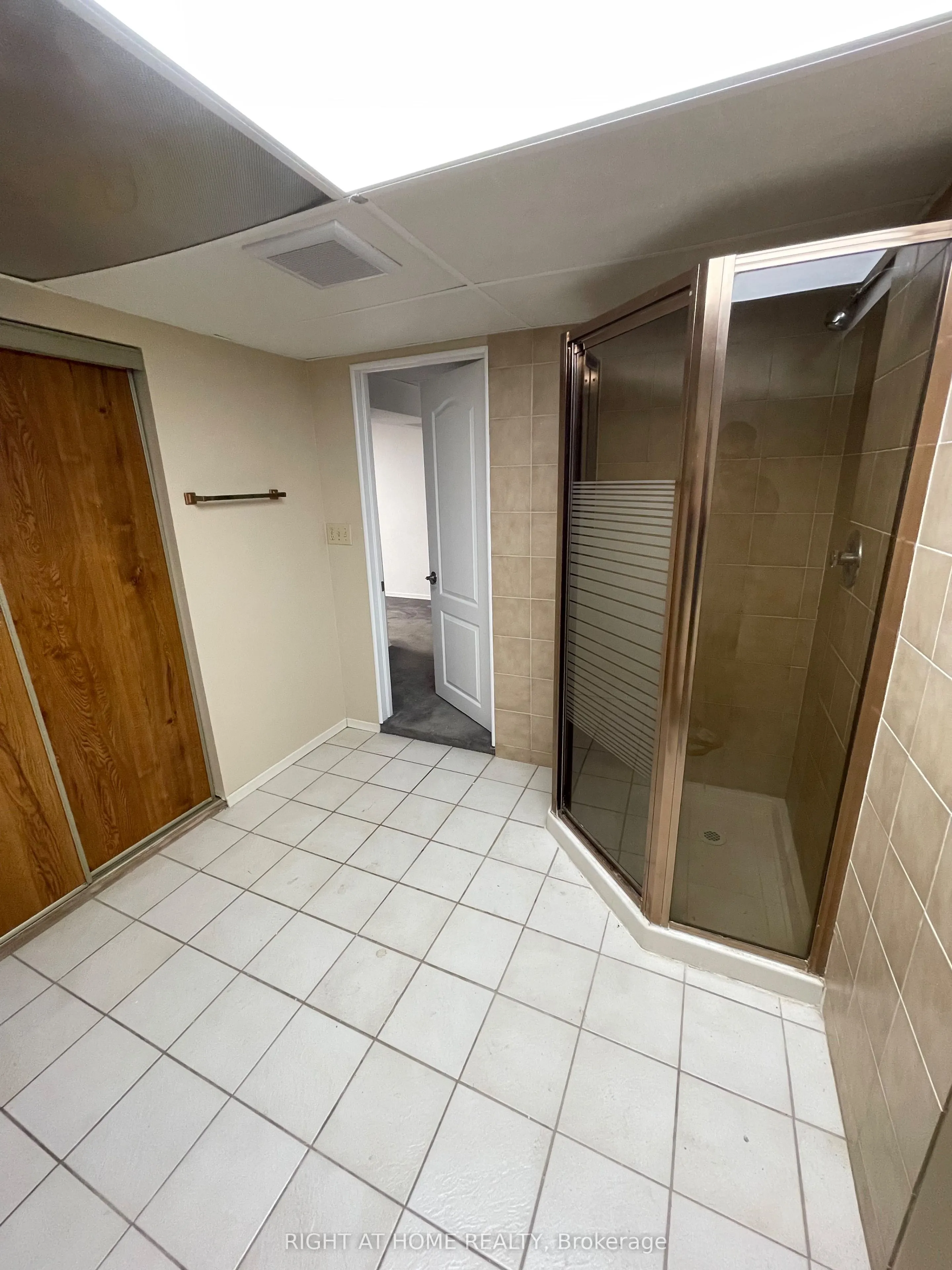 1382 Gainsborough Drive