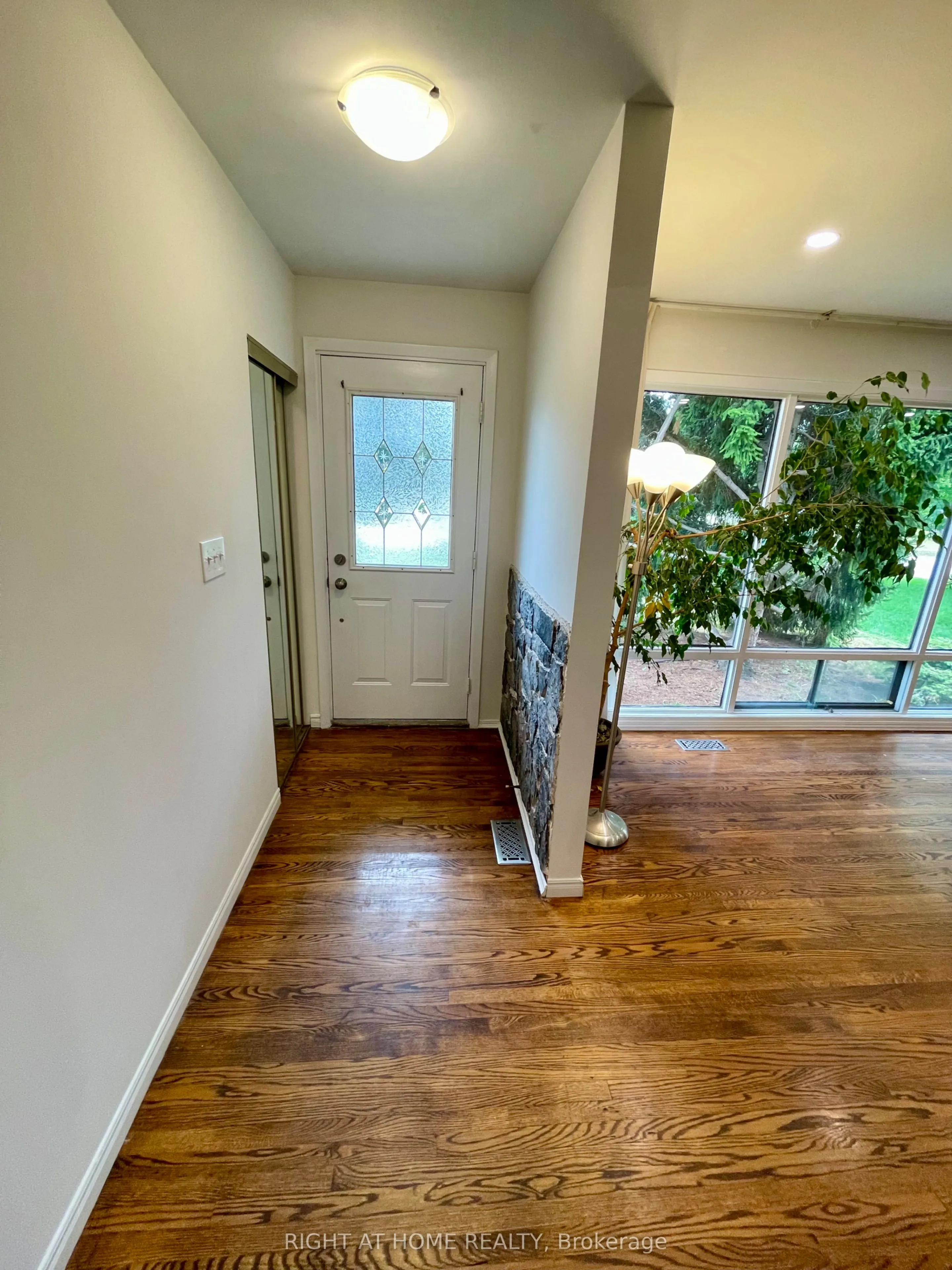1382 Gainsborough Drive