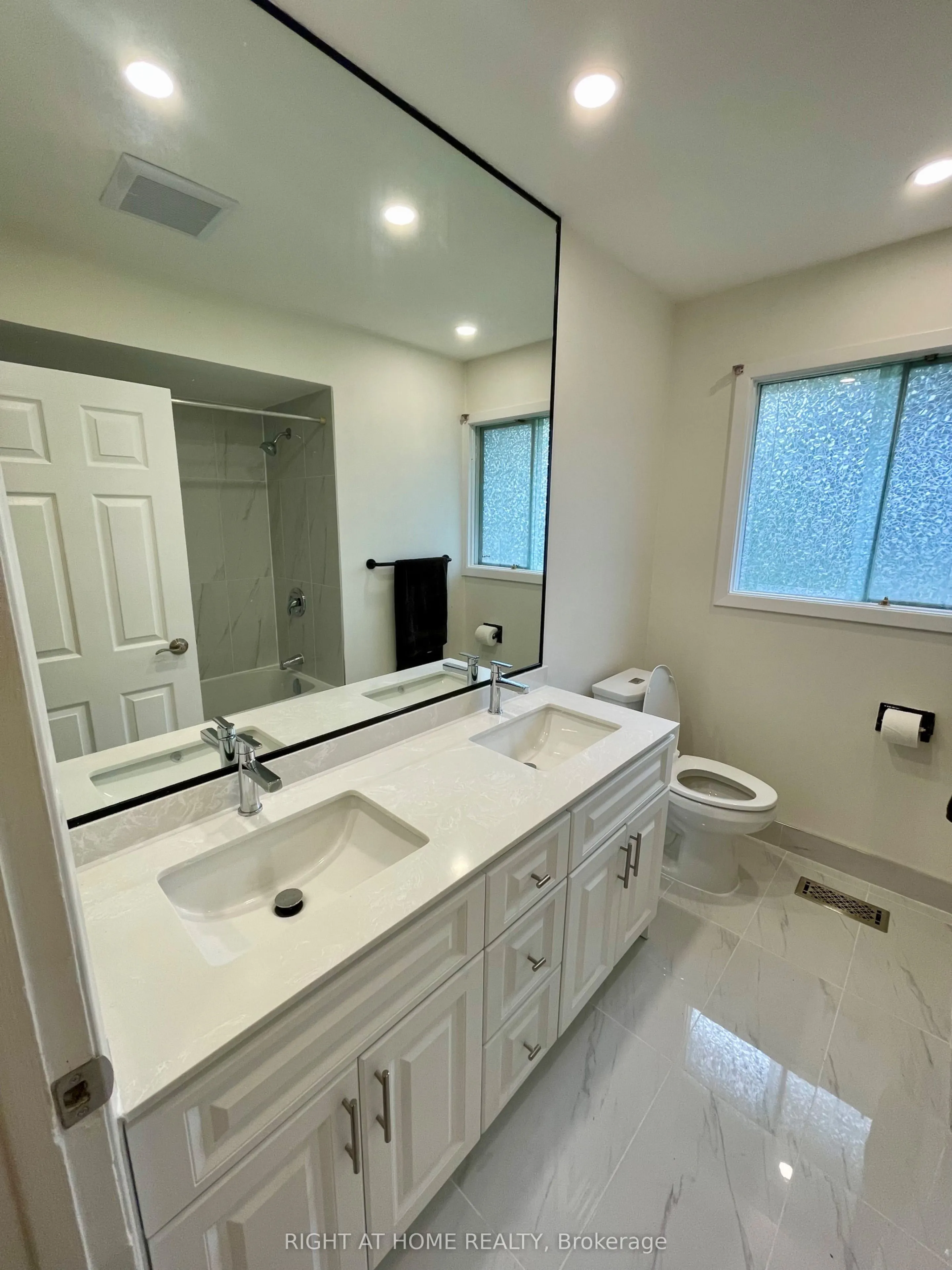 1382 Gainsborough Drive
