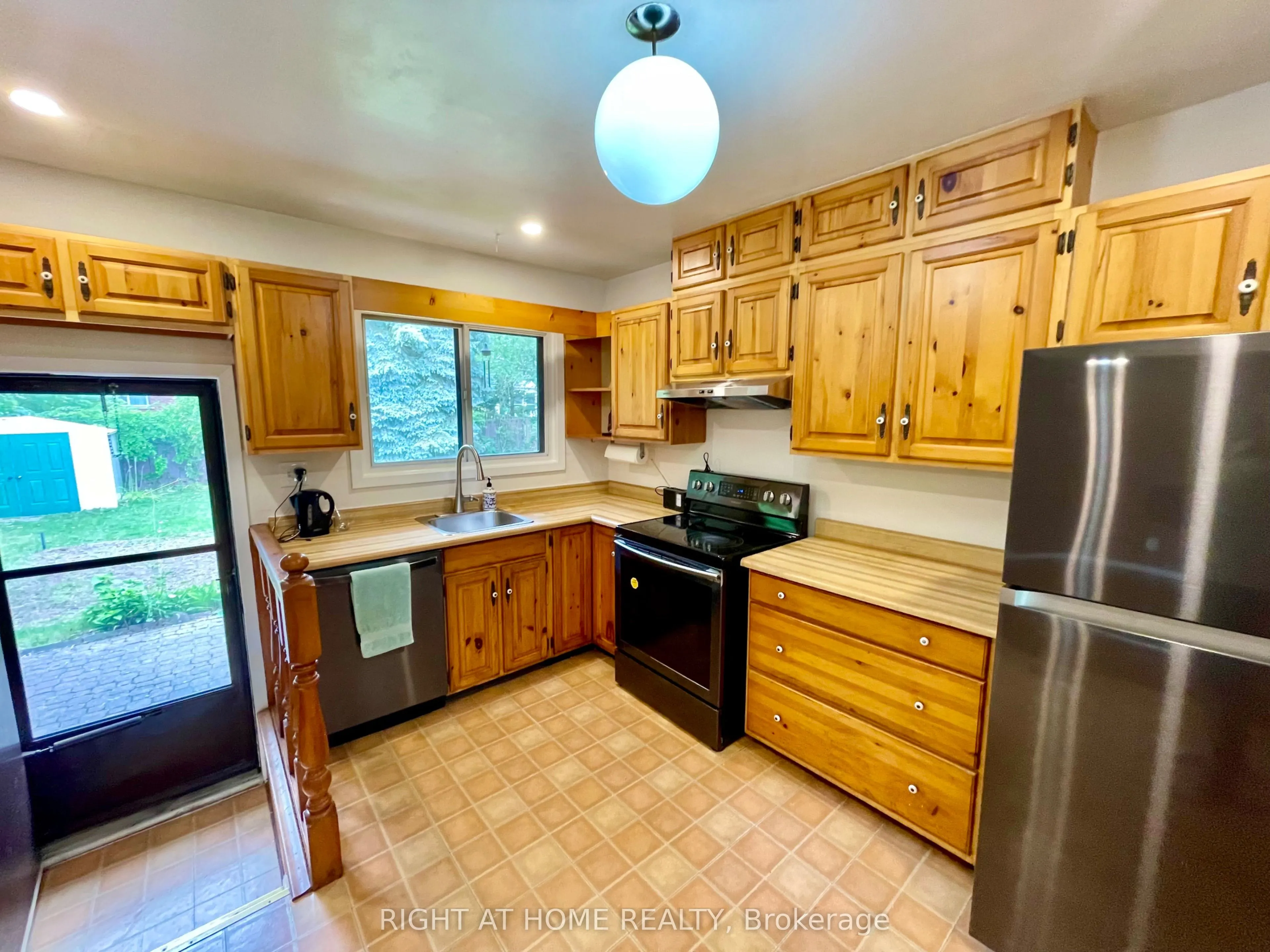 1382 Gainsborough Drive