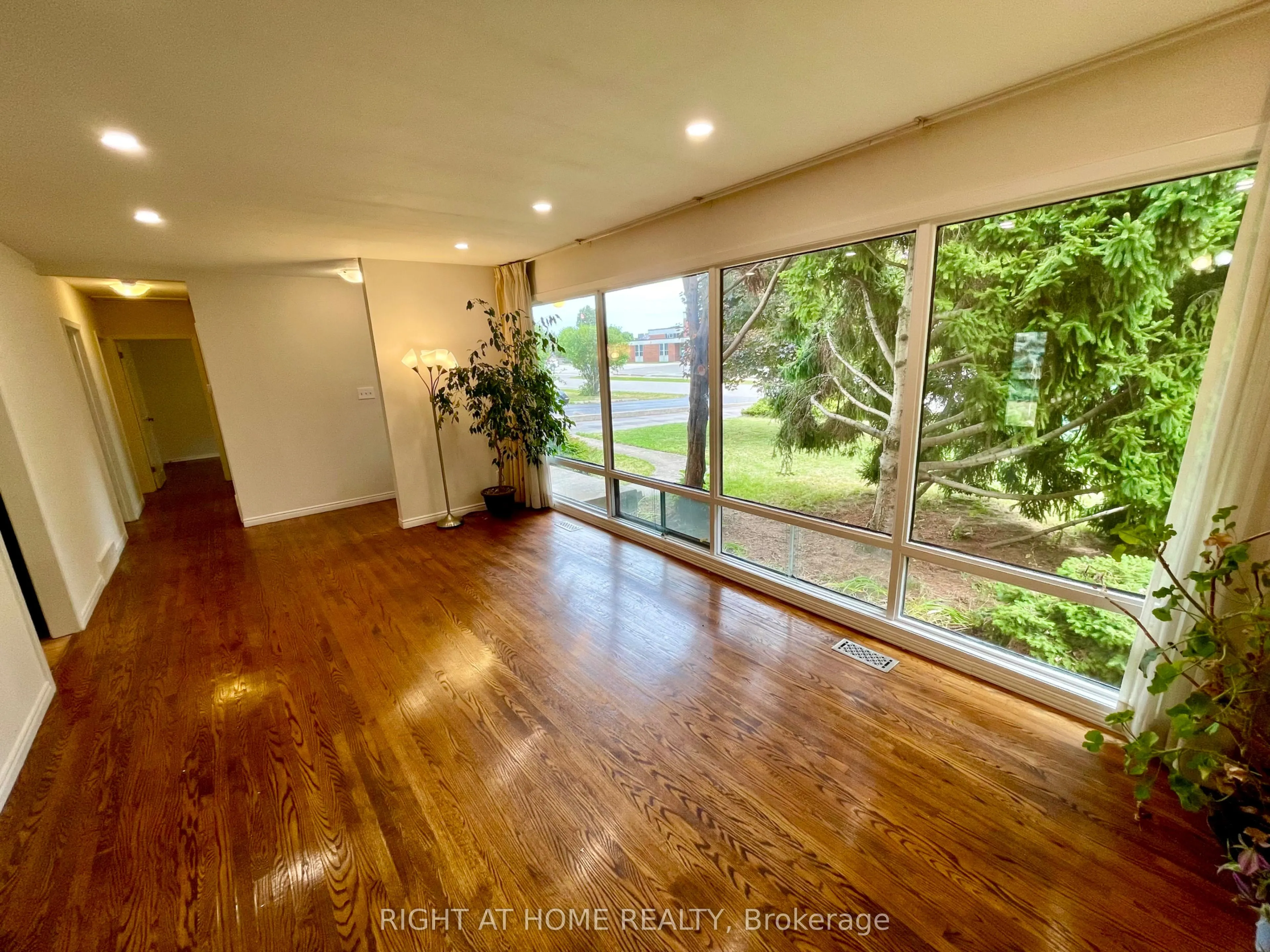 1382 Gainsborough Drive