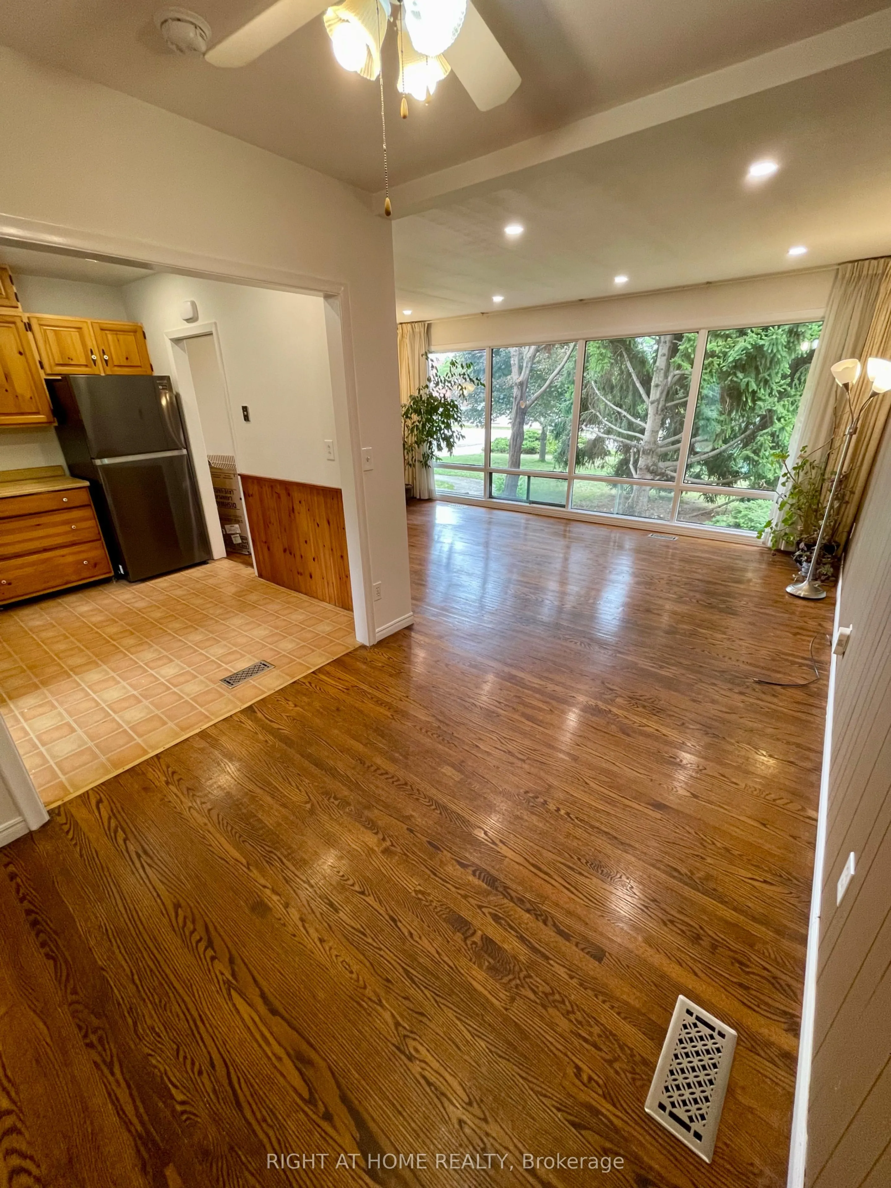 1382 Gainsborough Drive