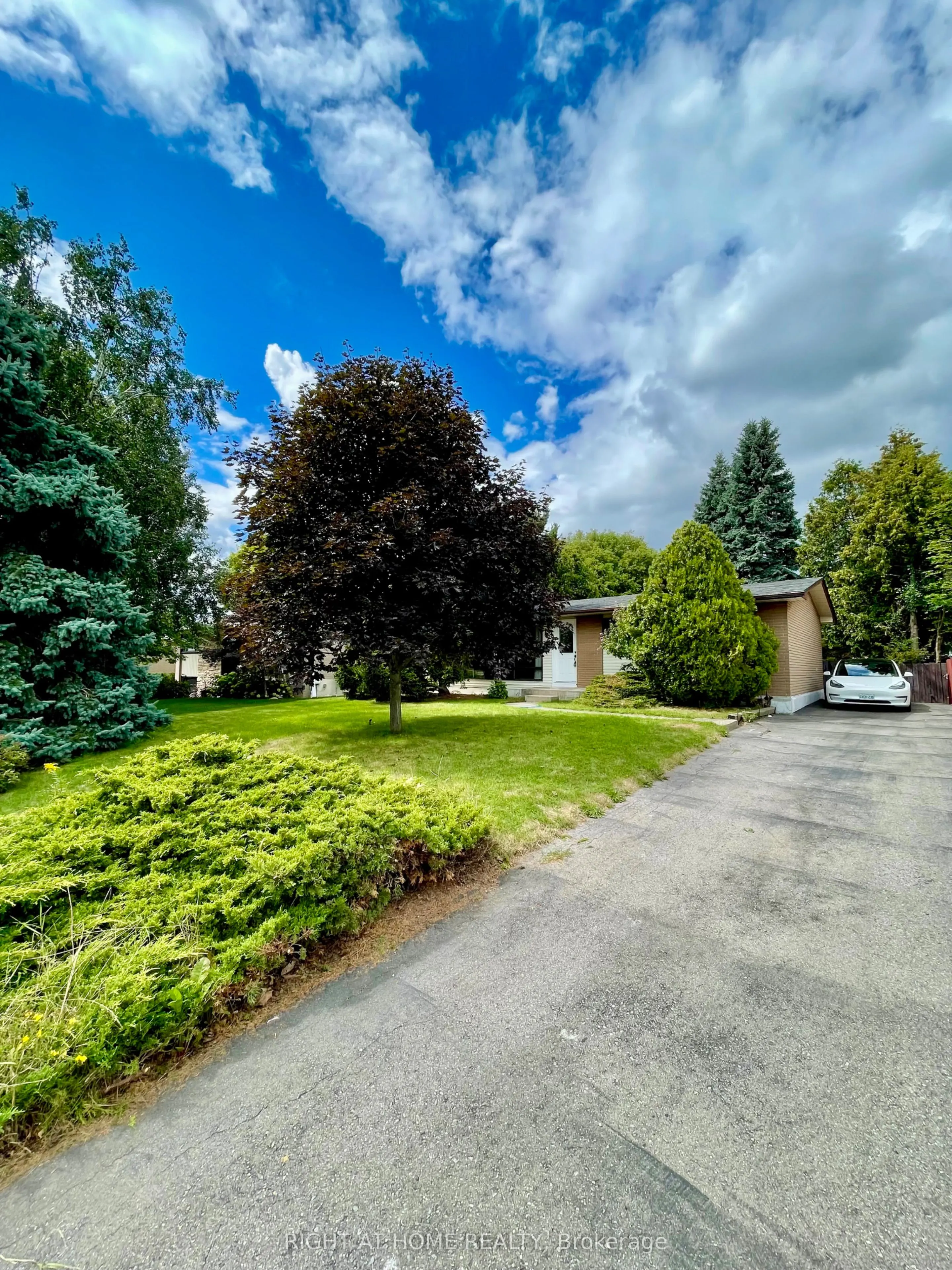1382 Gainsborough Drive