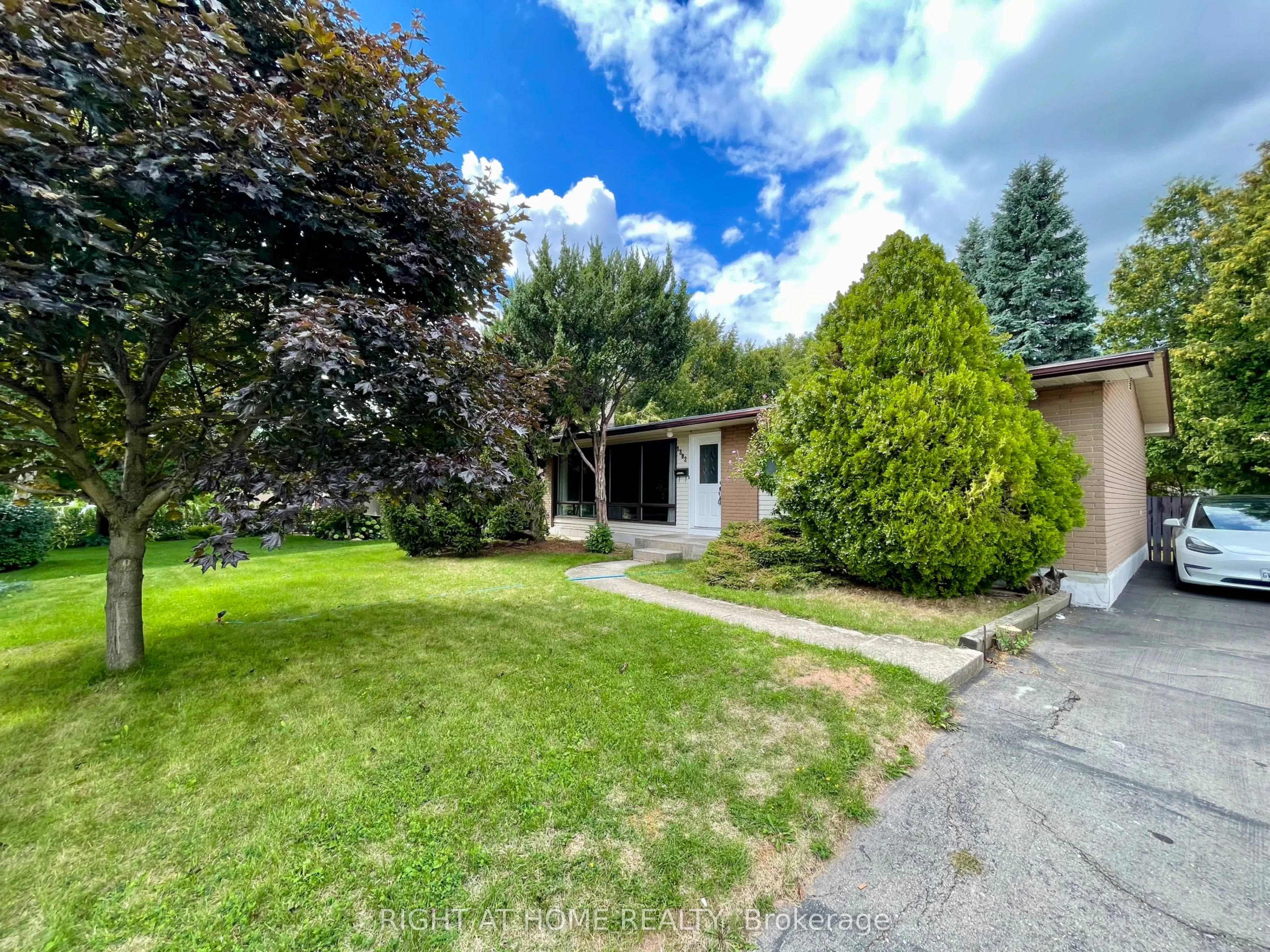 1382 Gainsborough Drive