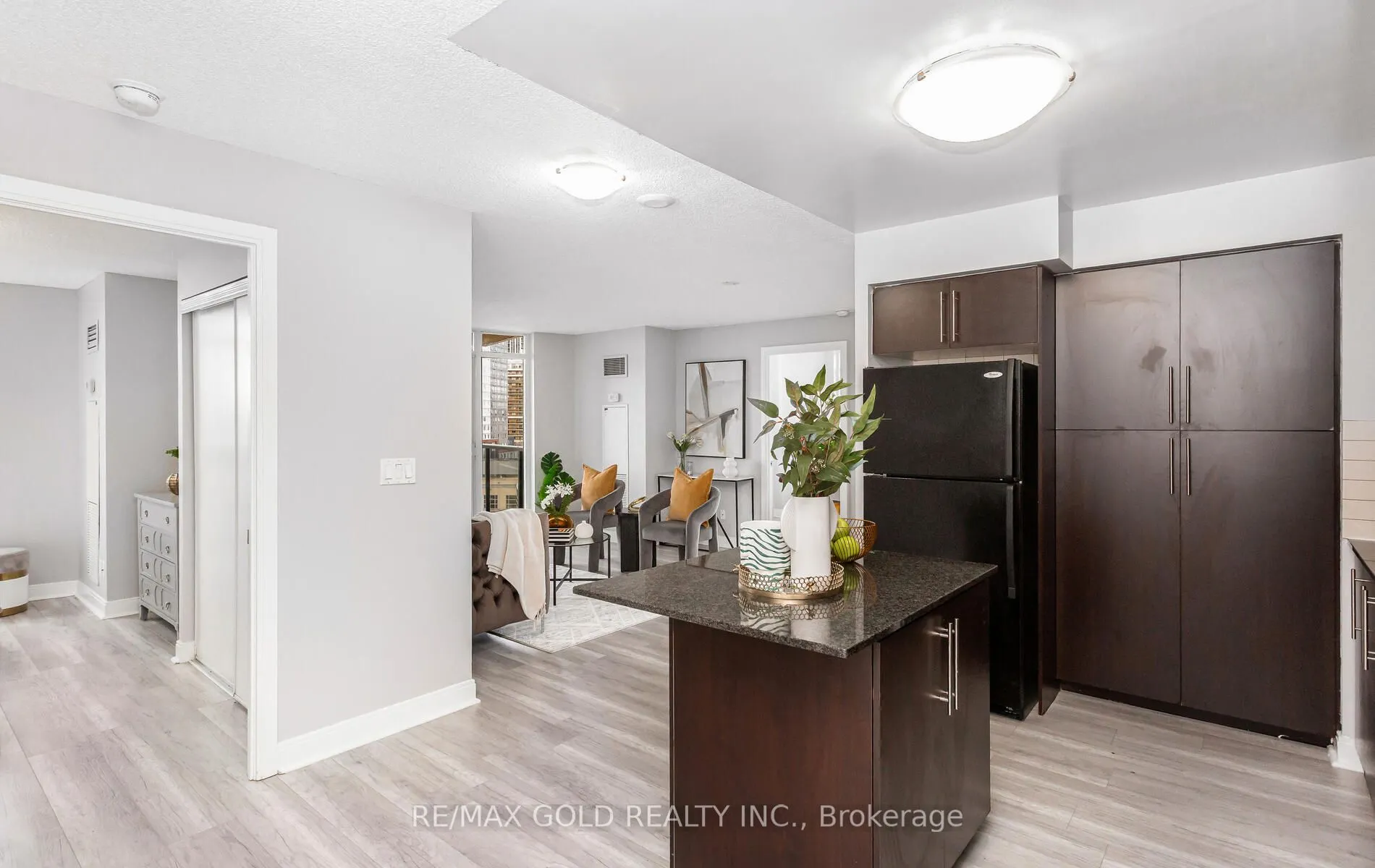 330 Burnhamthorpe Road, #804