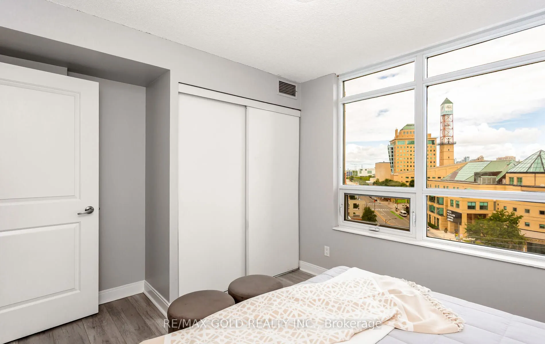 330 Burnhamthorpe Road, #804