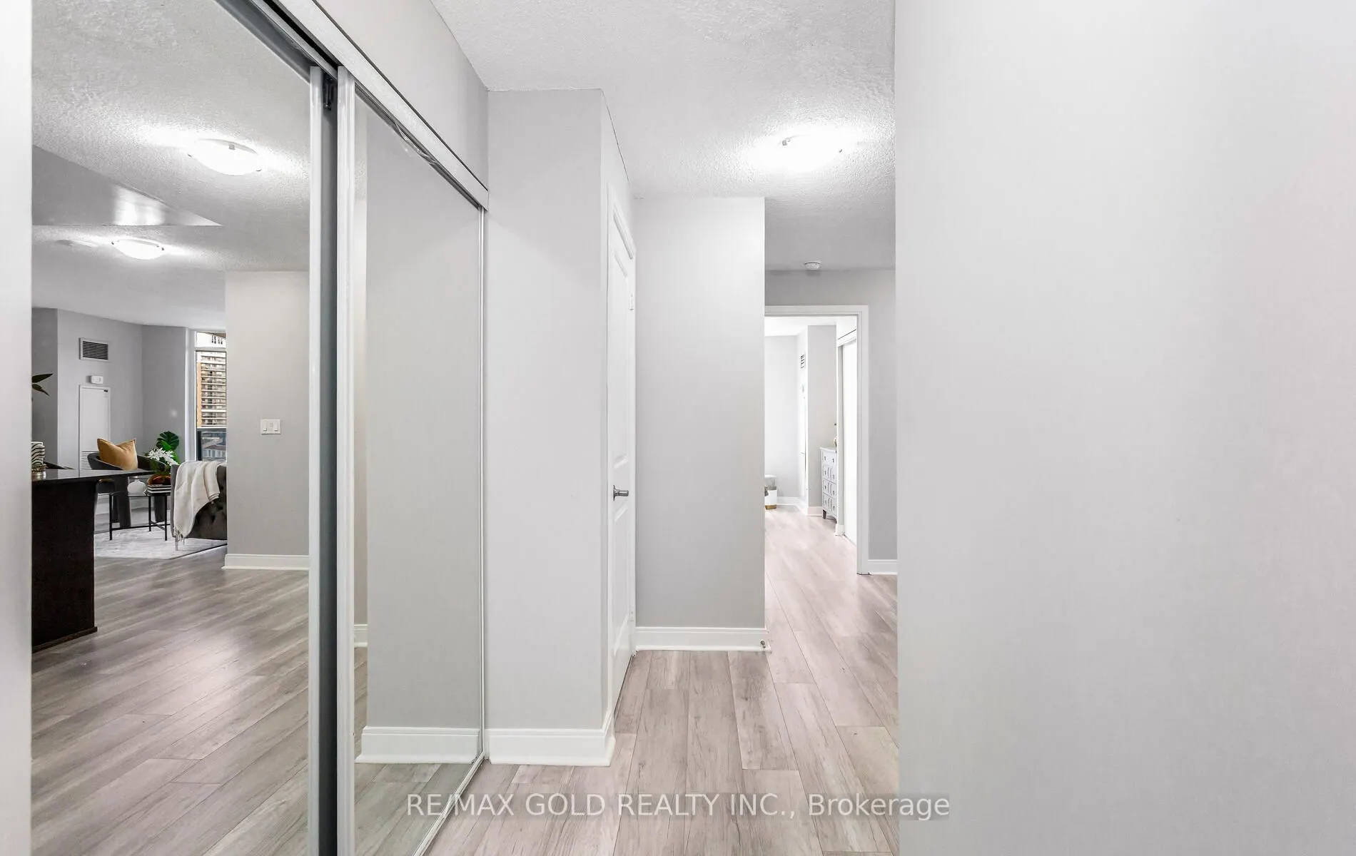 330 Burnhamthorpe Road, #804