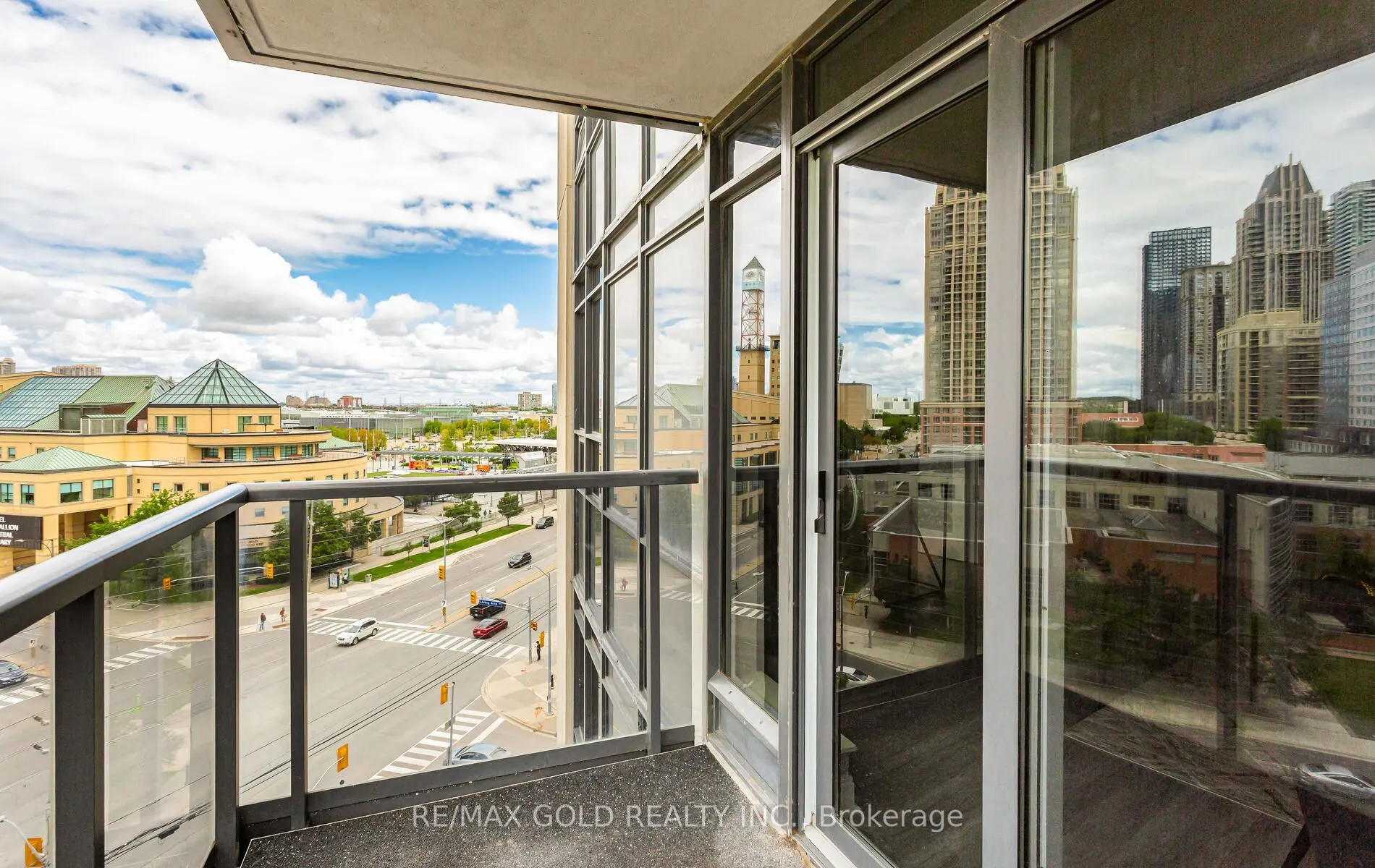 330 Burnhamthorpe Road, #804