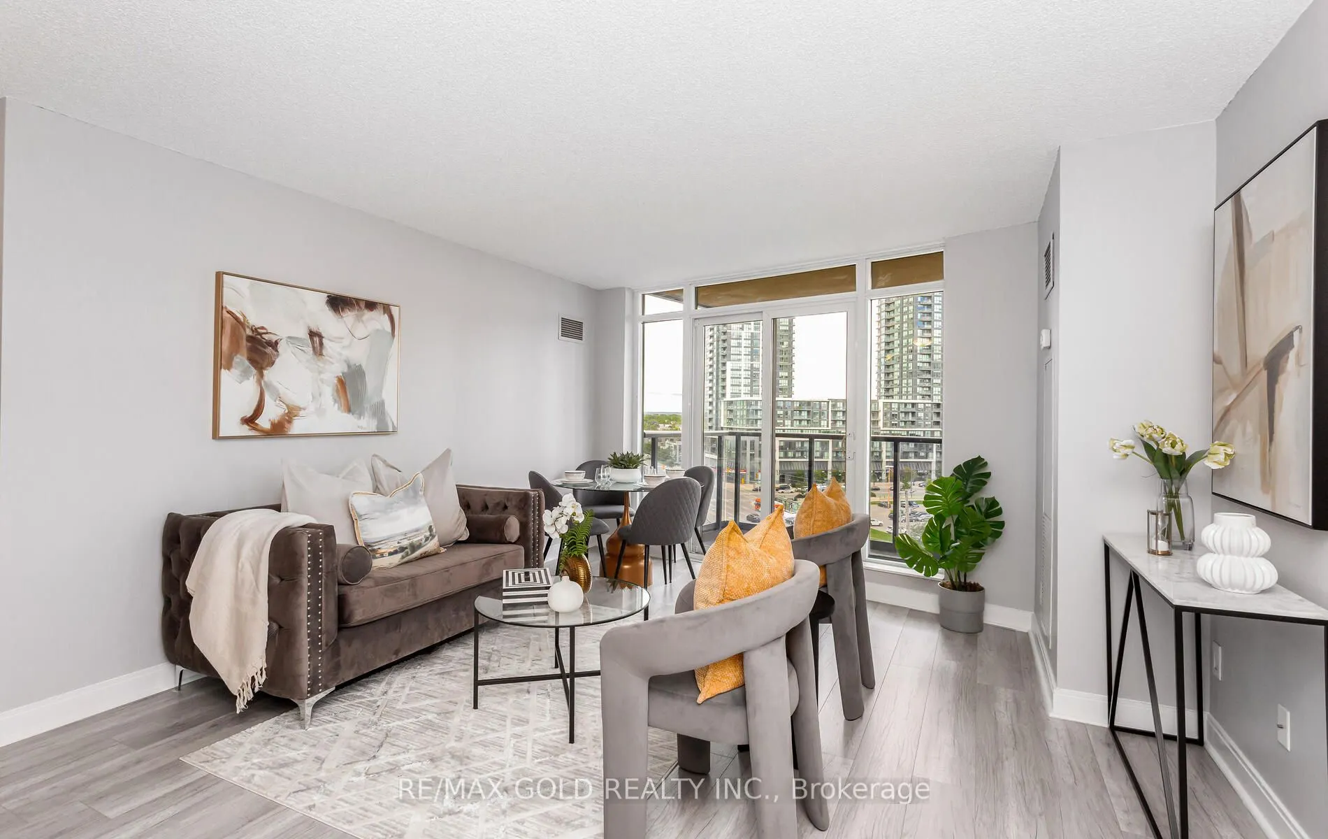330 Burnhamthorpe Road, #804
