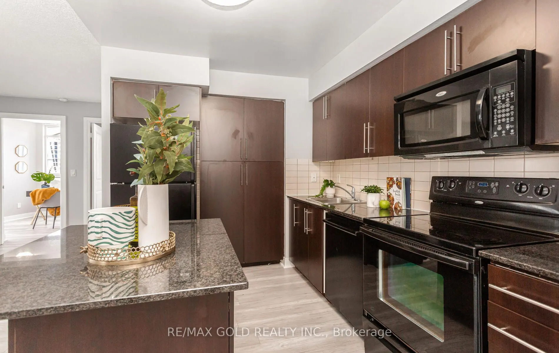 330 Burnhamthorpe Road, #804