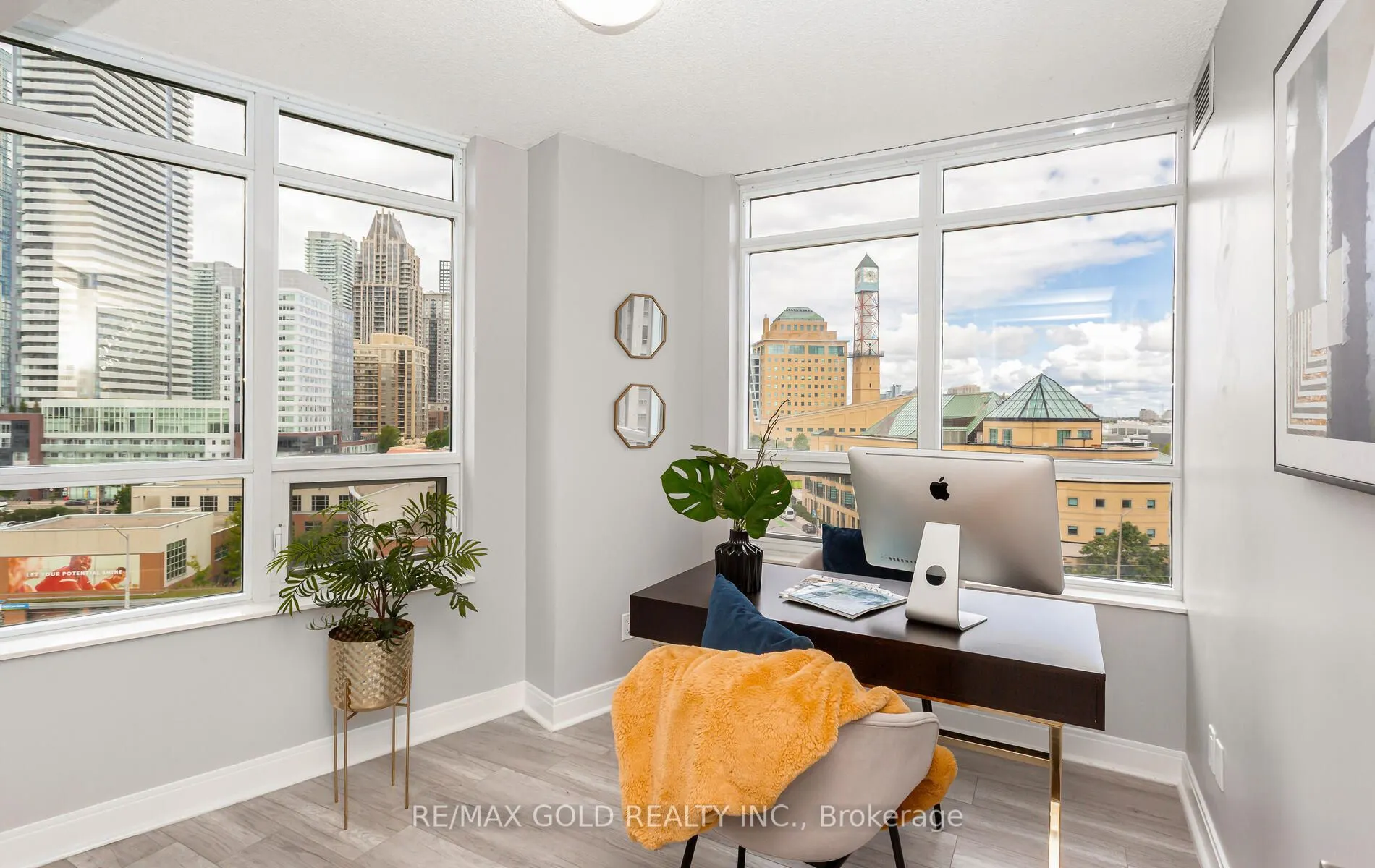 330 Burnhamthorpe Road, #804