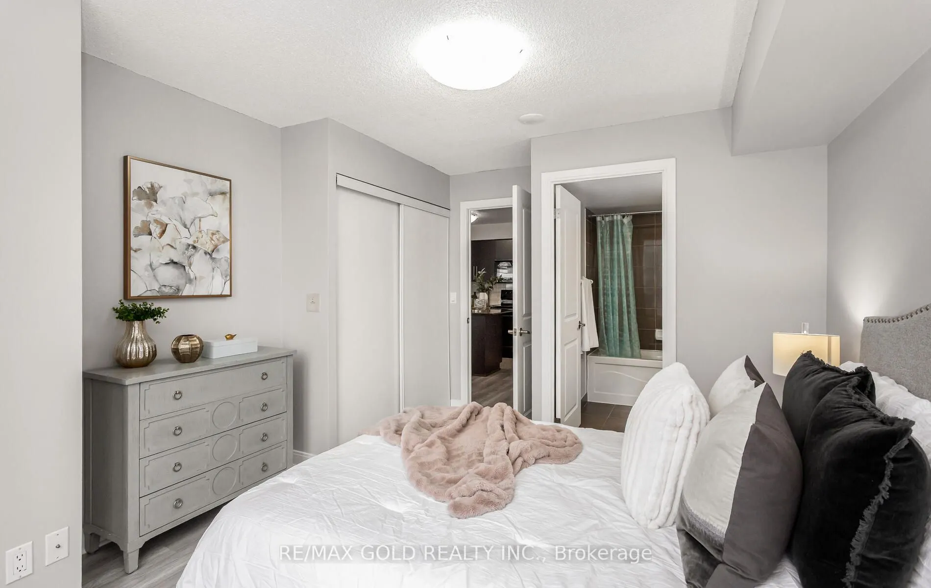 330 Burnhamthorpe Road, #804