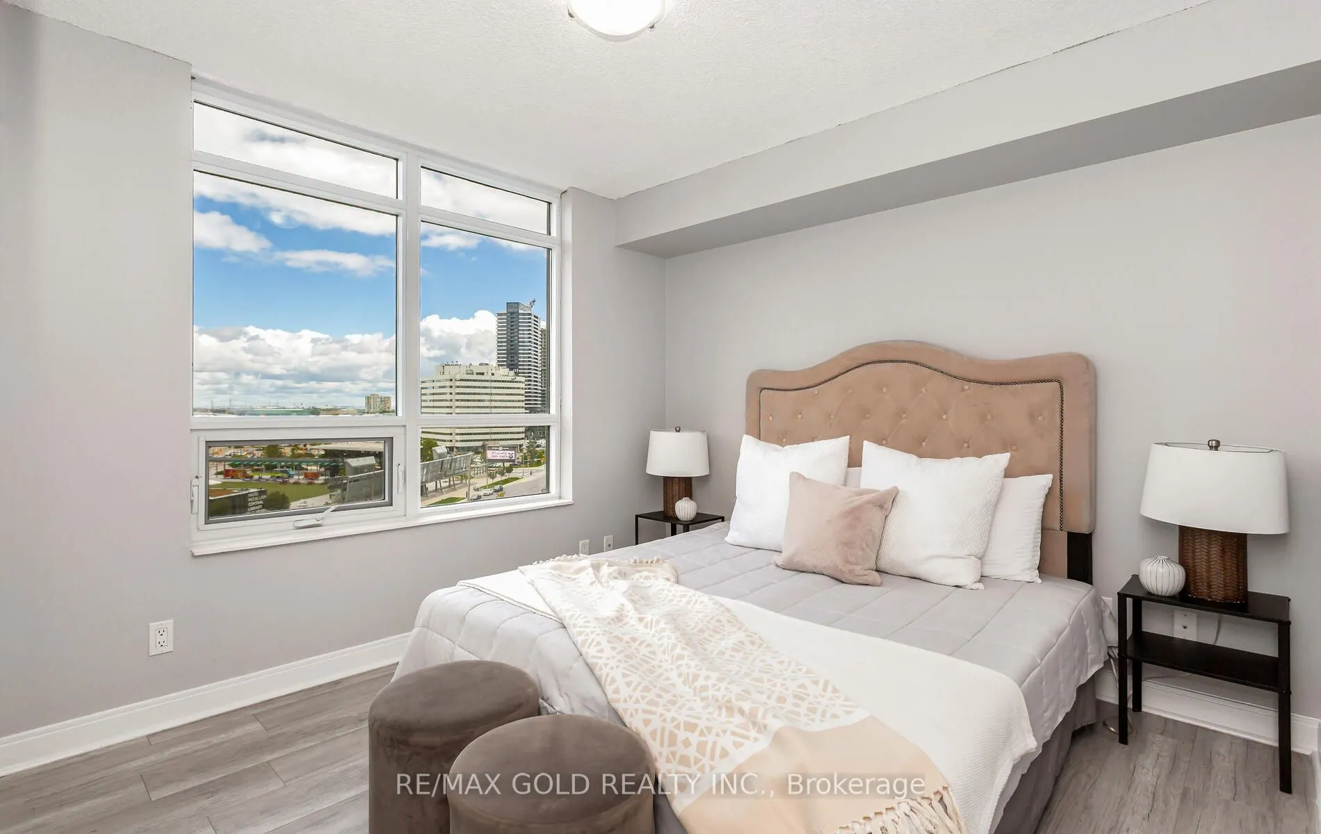 330 Burnhamthorpe Road, #804