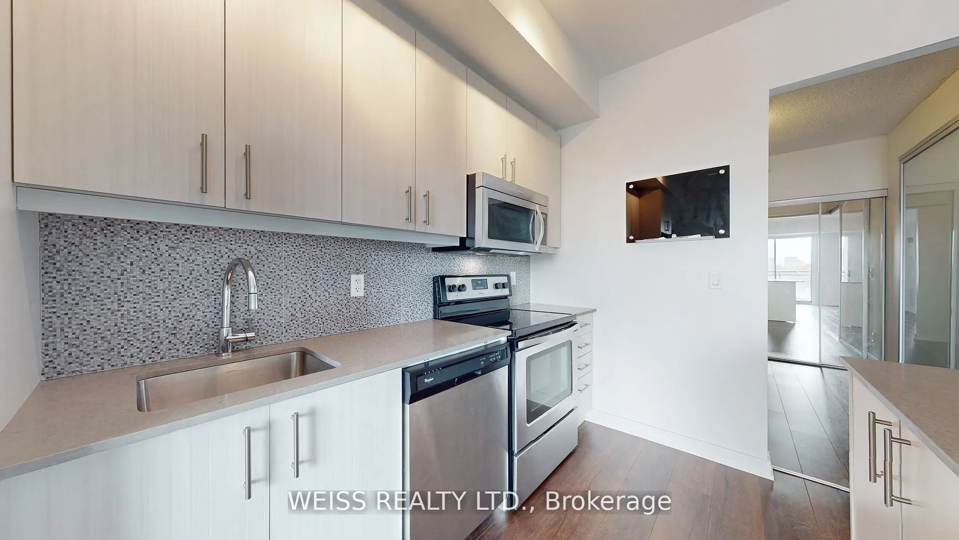 760 The Queensway S, #506