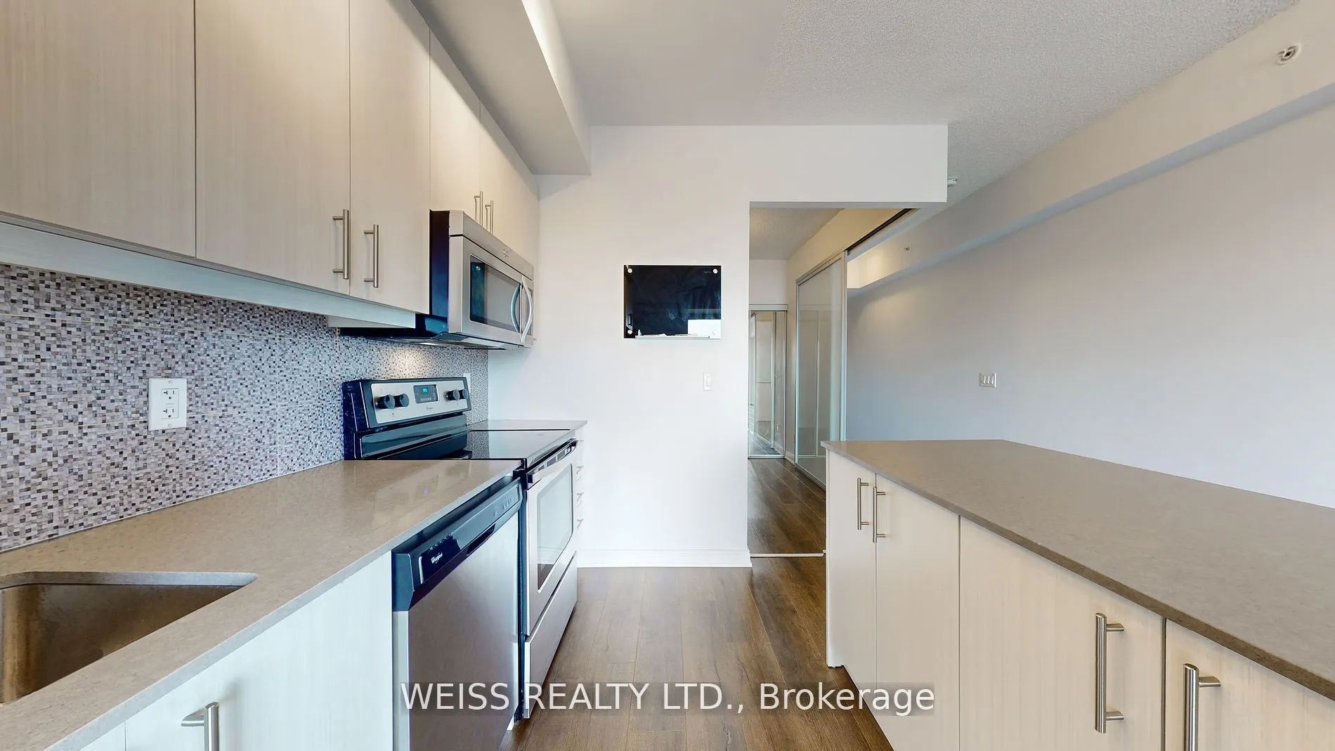 760 The Queensway S, #506