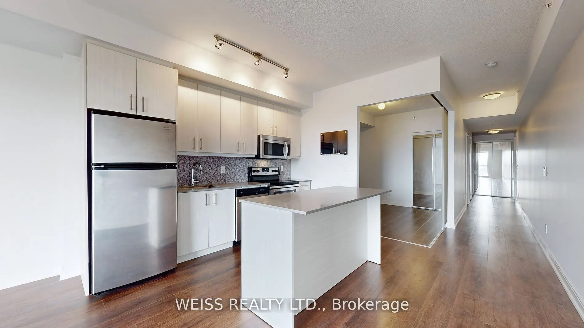 760 The Queensway S, #506