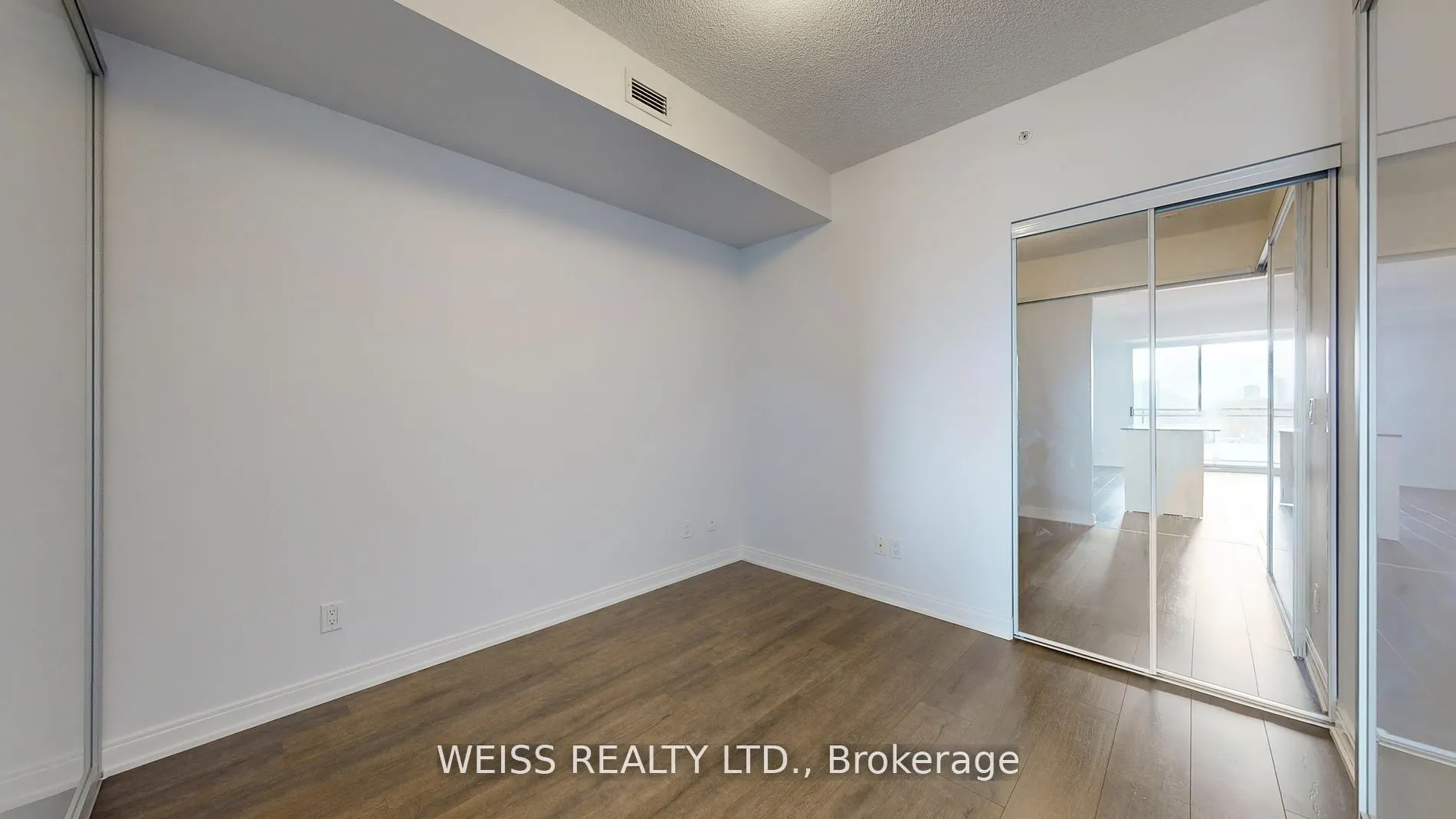 760 The Queensway S, #506
