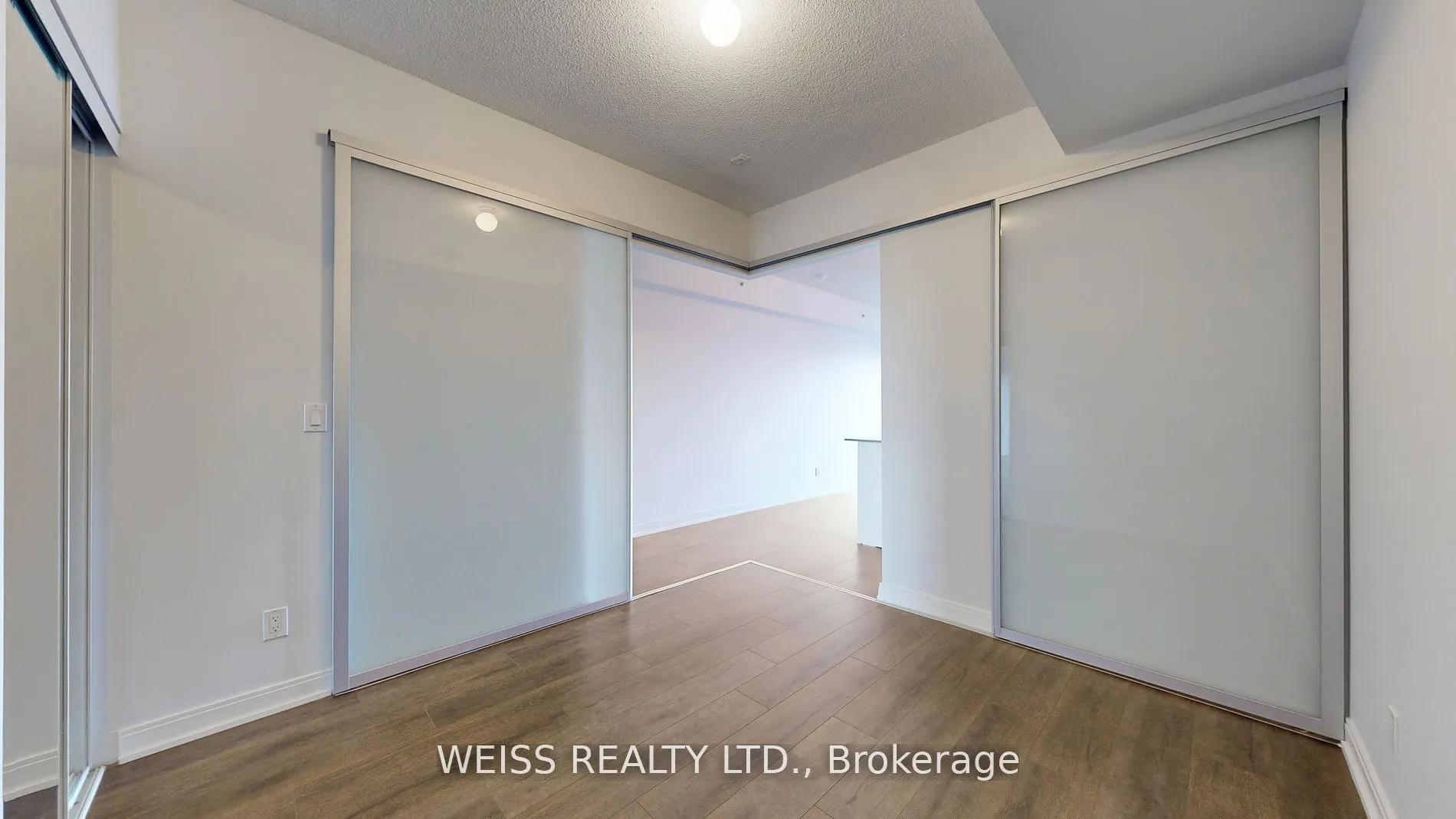 760 The Queensway S, #506