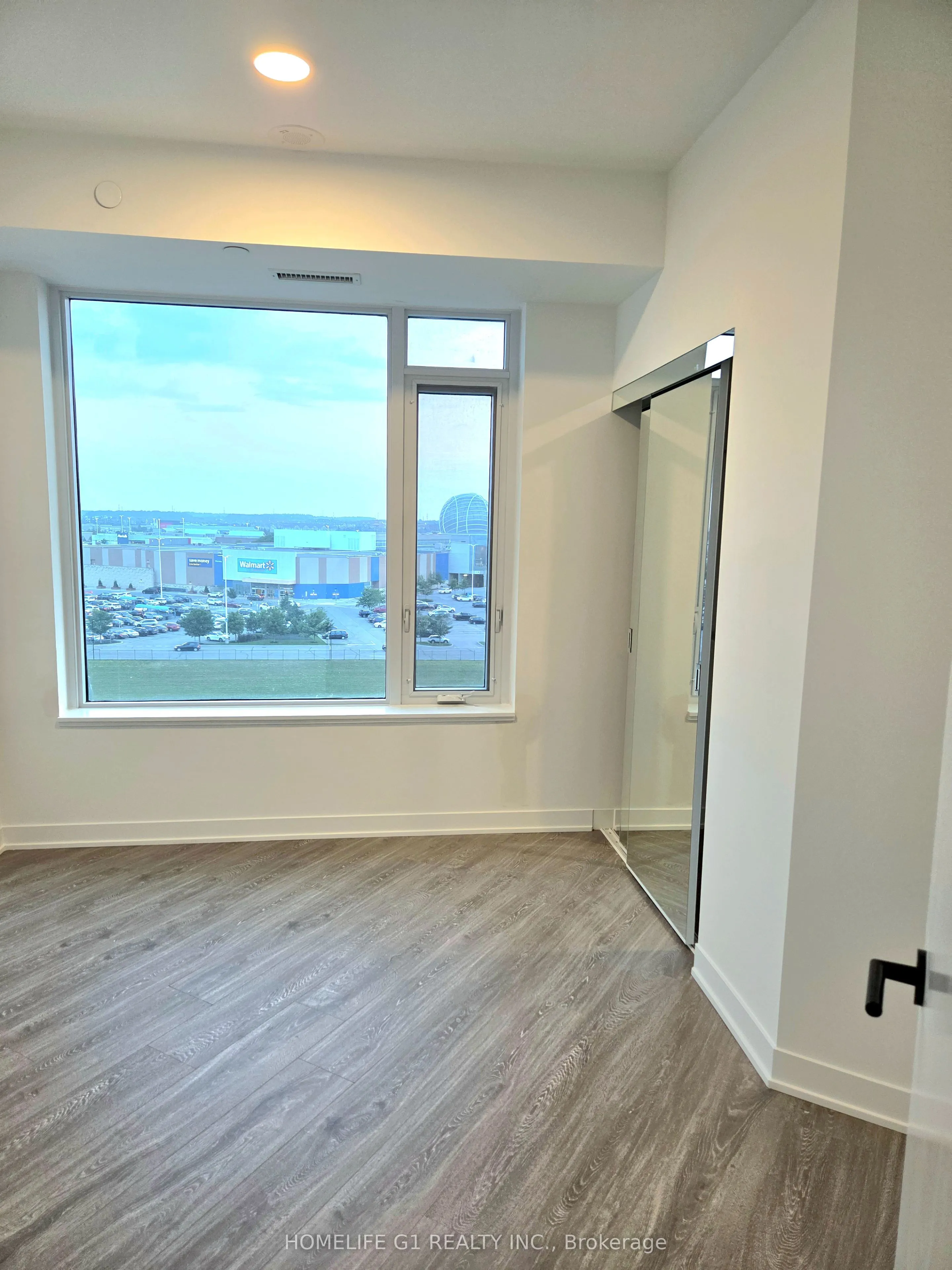 2495 Eglinton Avenue W, #906