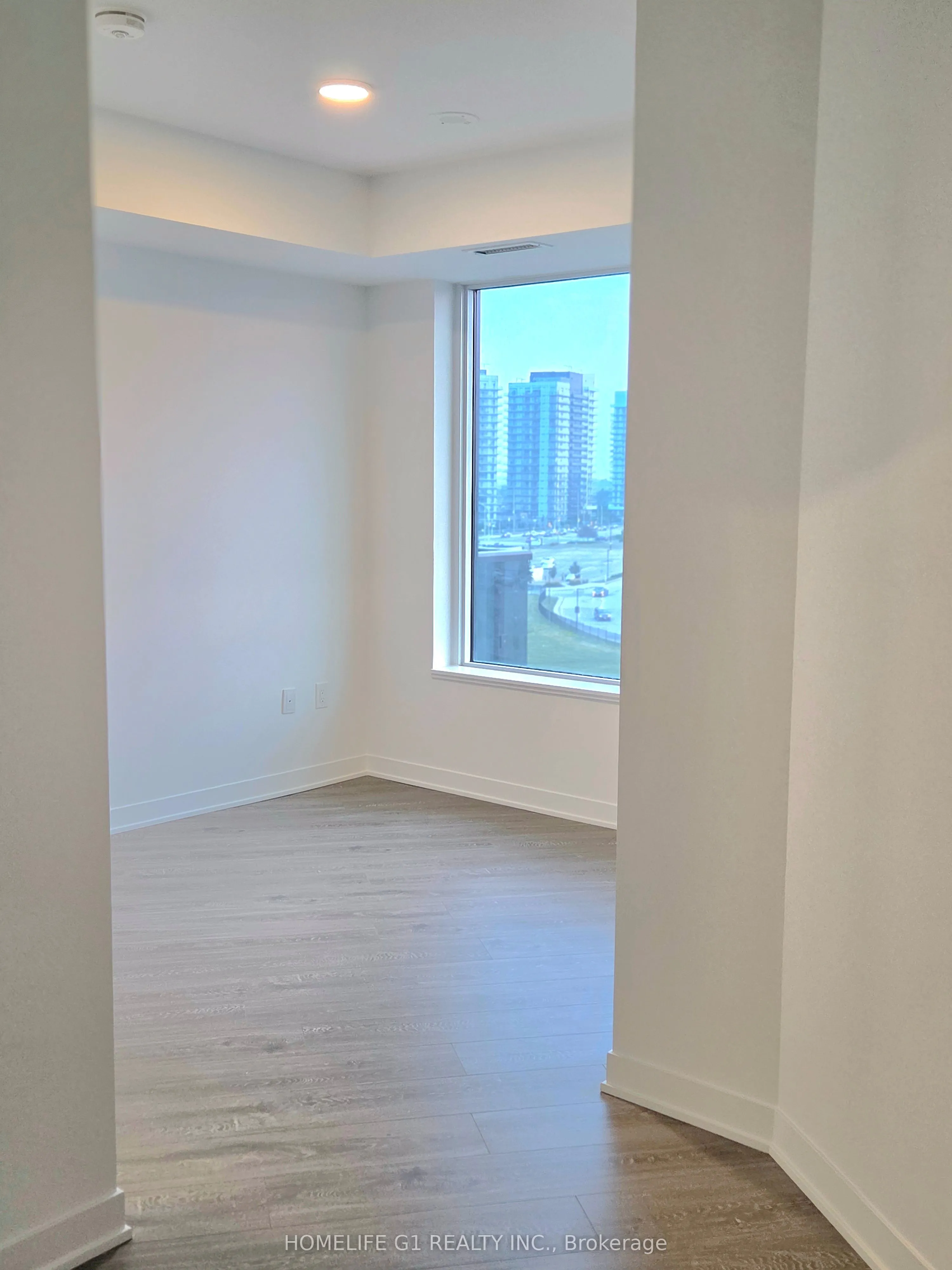 2495 Eglinton Avenue W, #906