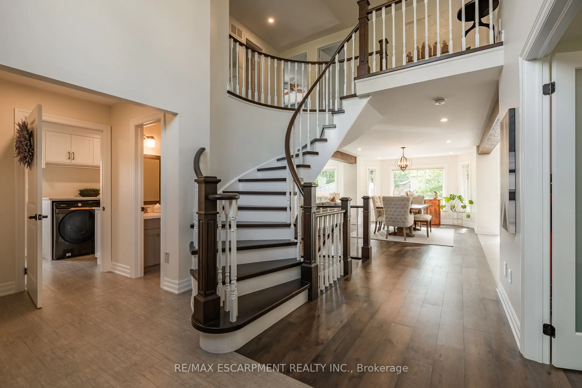 2130 Winding Way
