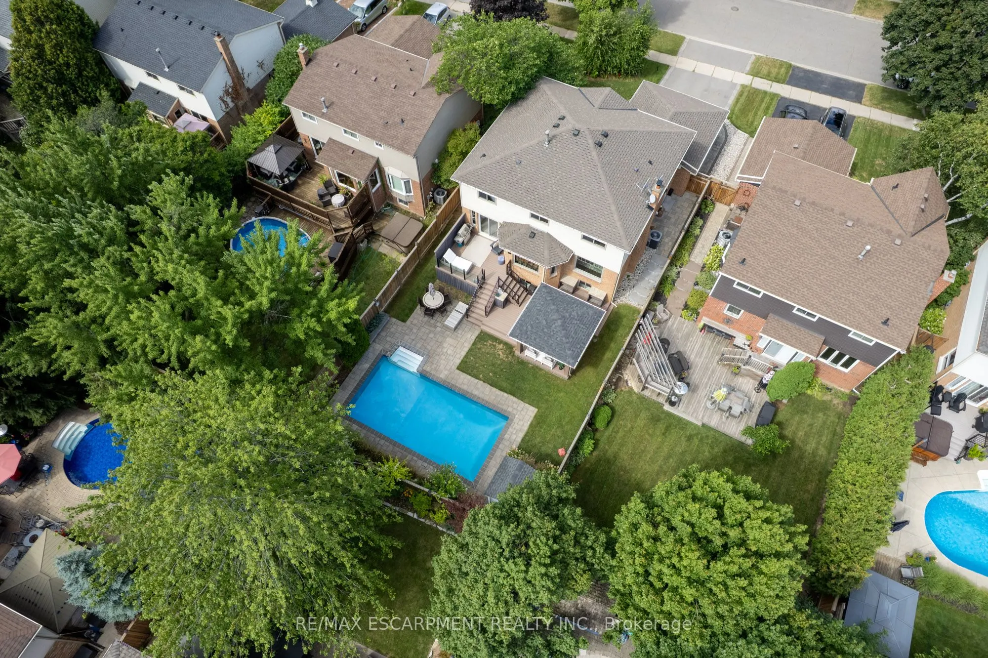 2130 Winding Way